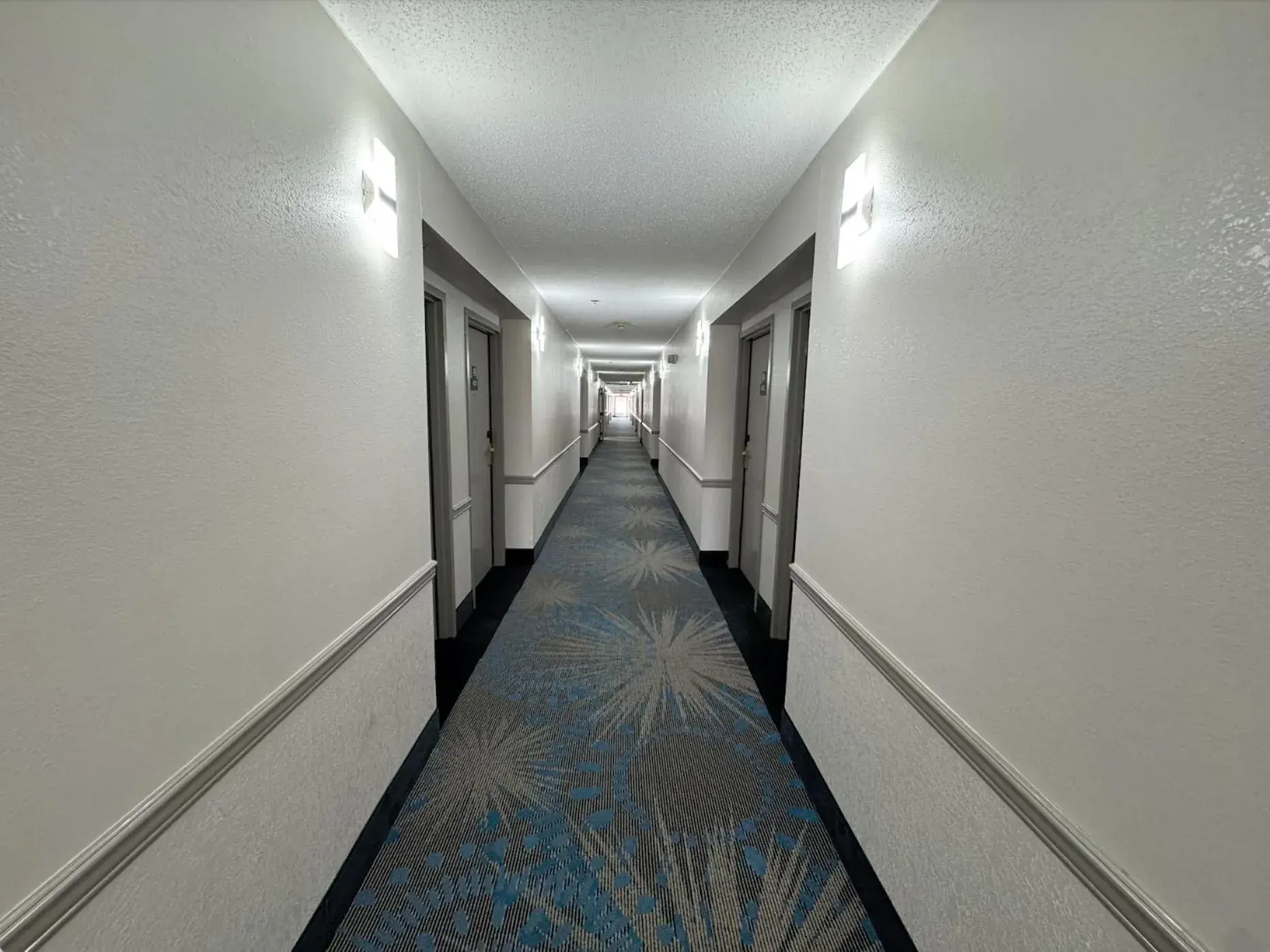 Property building in Days Inn & Suites by Wyndham Cedar Rapids Property building in Days Inn & Suites by Wyndham Cedar Rapids