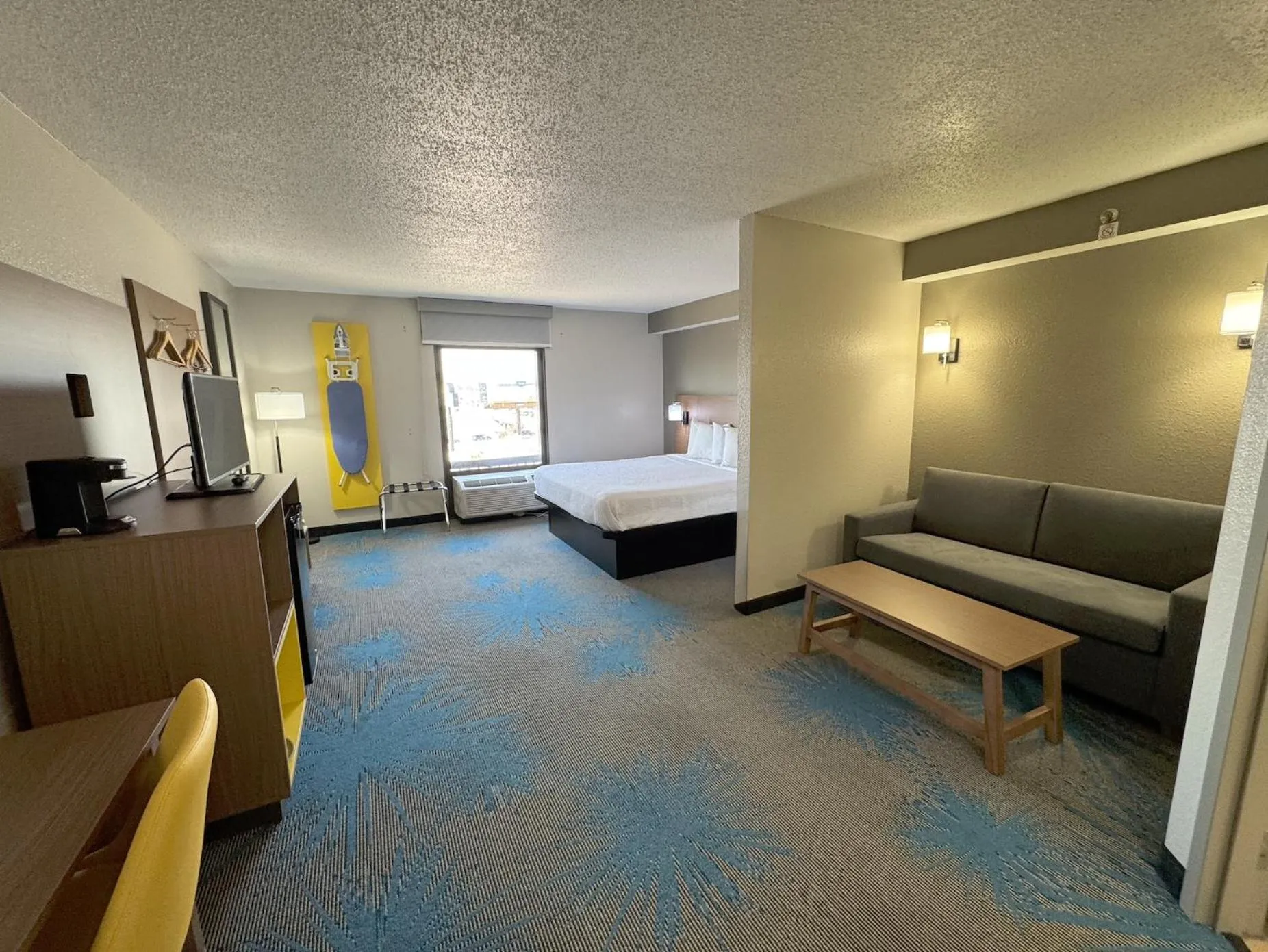 Living room, Bed in Days Inn & Suites by Wyndham Cedar Rapids