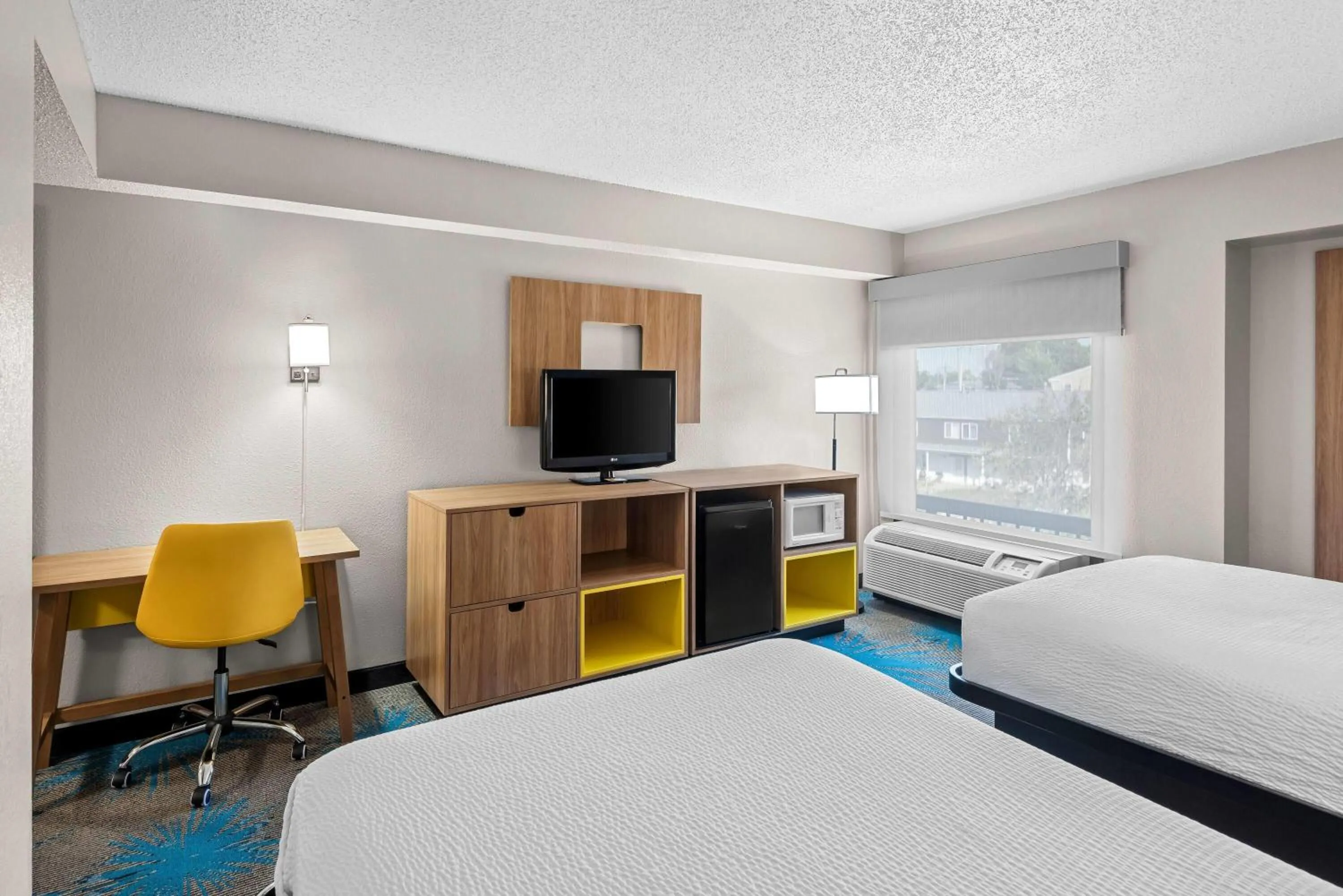 Bed in Days Inn & Suites by Wyndham Cedar Rapids