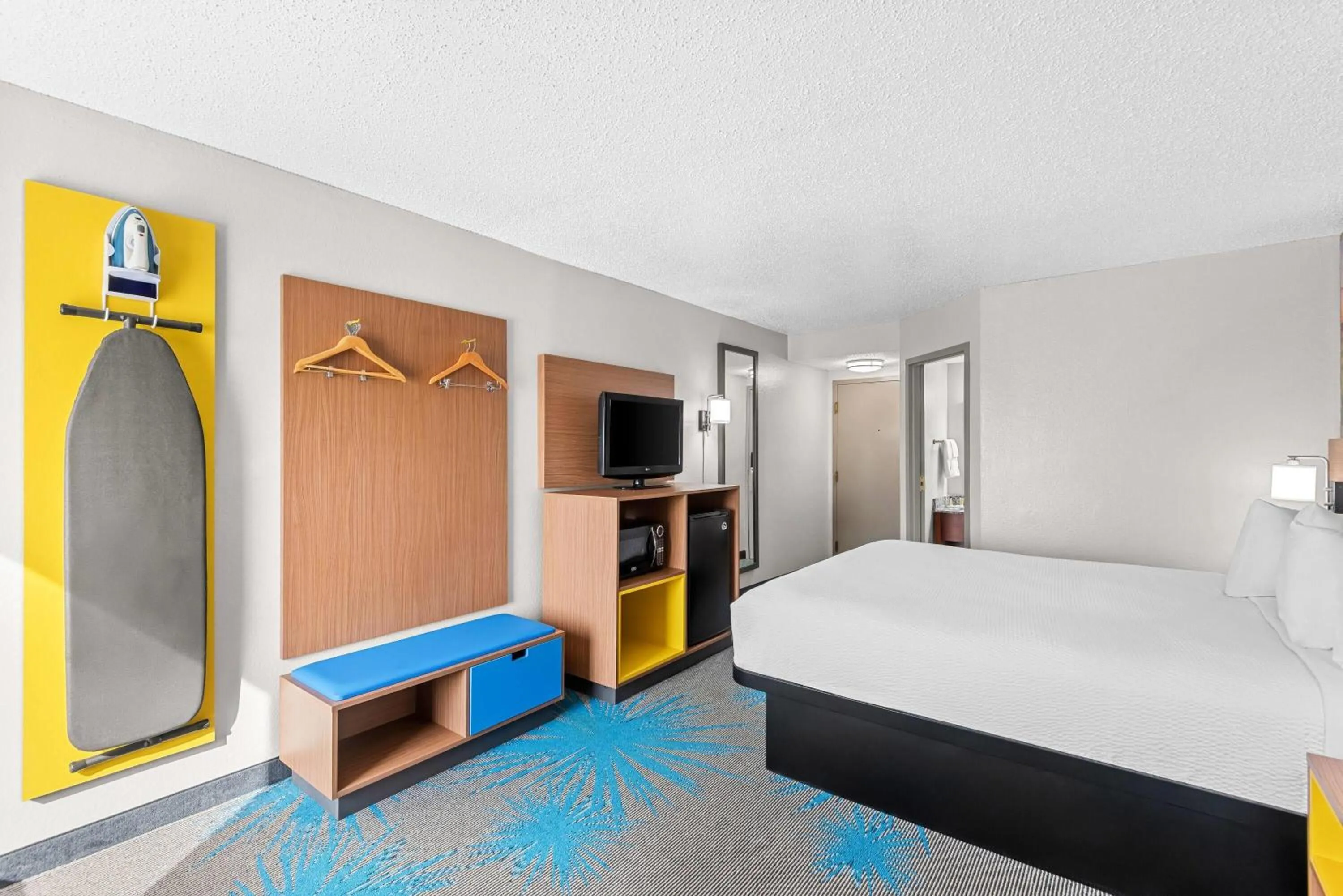 Bed in Days Inn & Suites by Wyndham Cedar Rapids