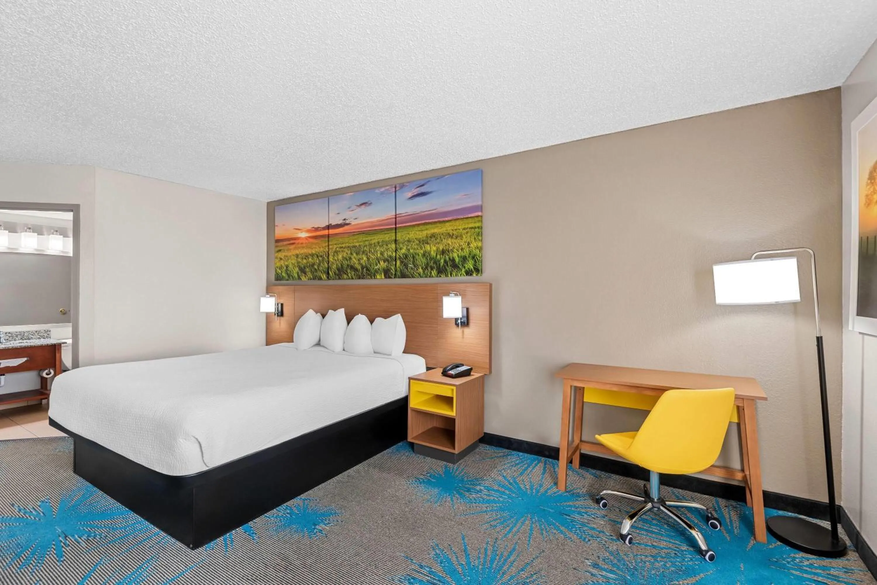 Bed in Days Inn & Suites by Wyndham Cedar Rapids