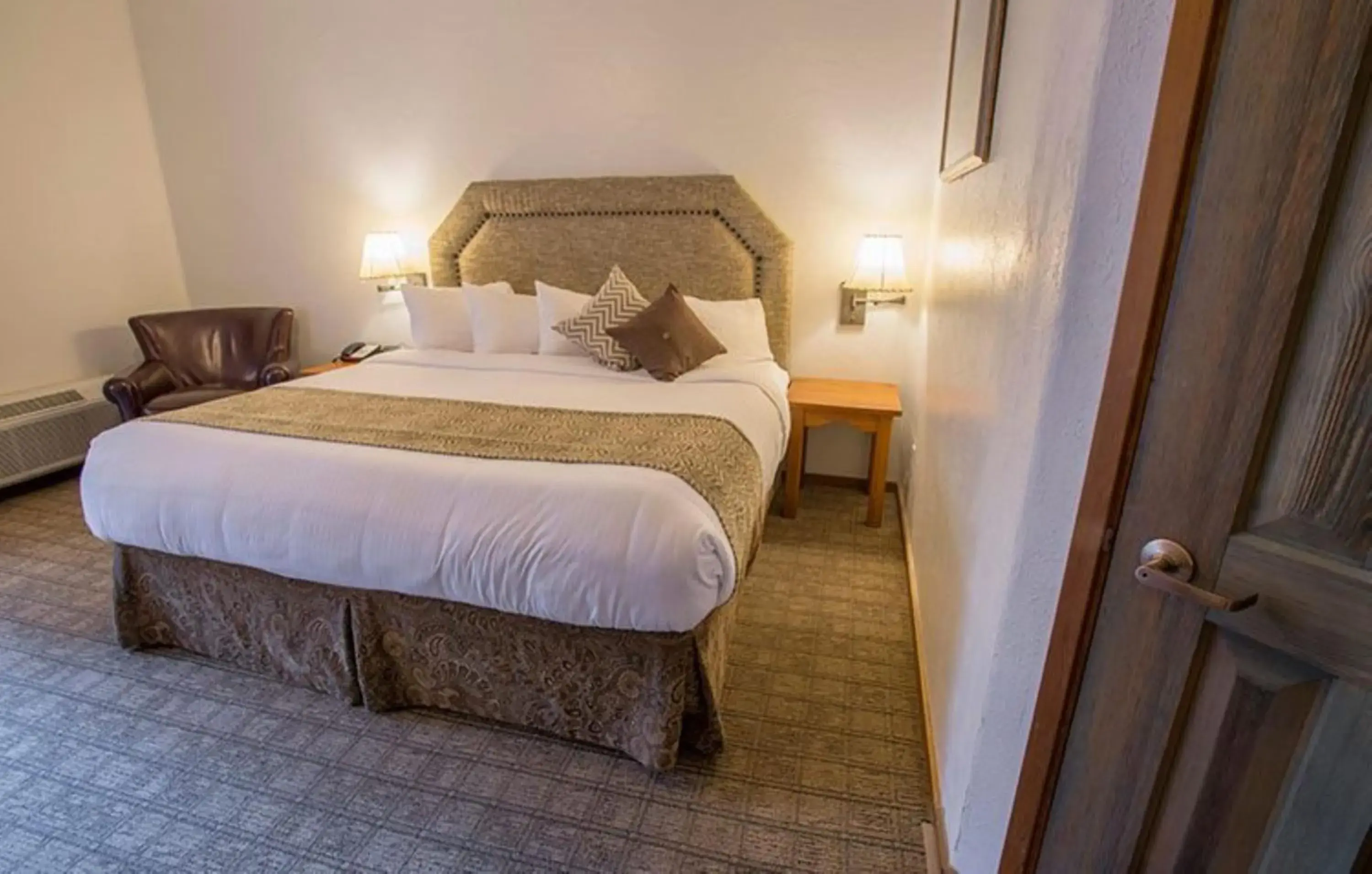 Traditional King Room in Table Mountain Inn Traditional King Room in Table Mountain Inn