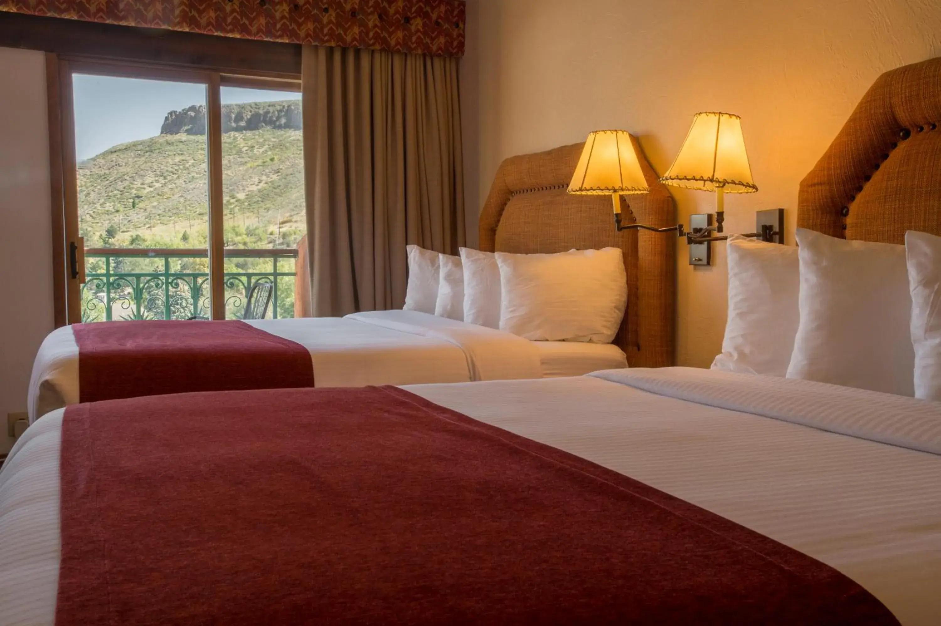 Bedroom, Bed in Table Mountain Inn Bedroom, Bed in Table Mountain Inn