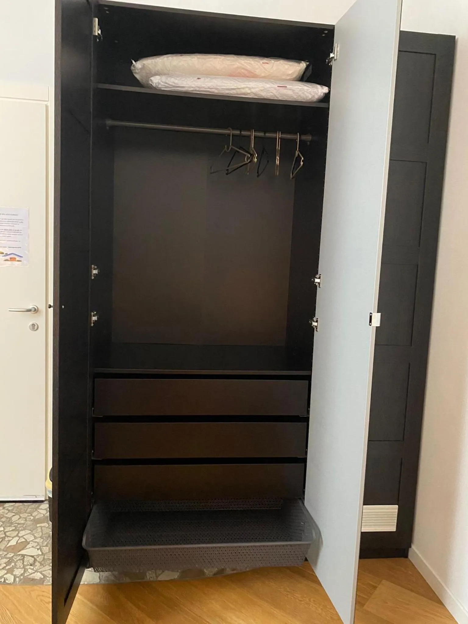 wardrobe in B&B Sea and Garden