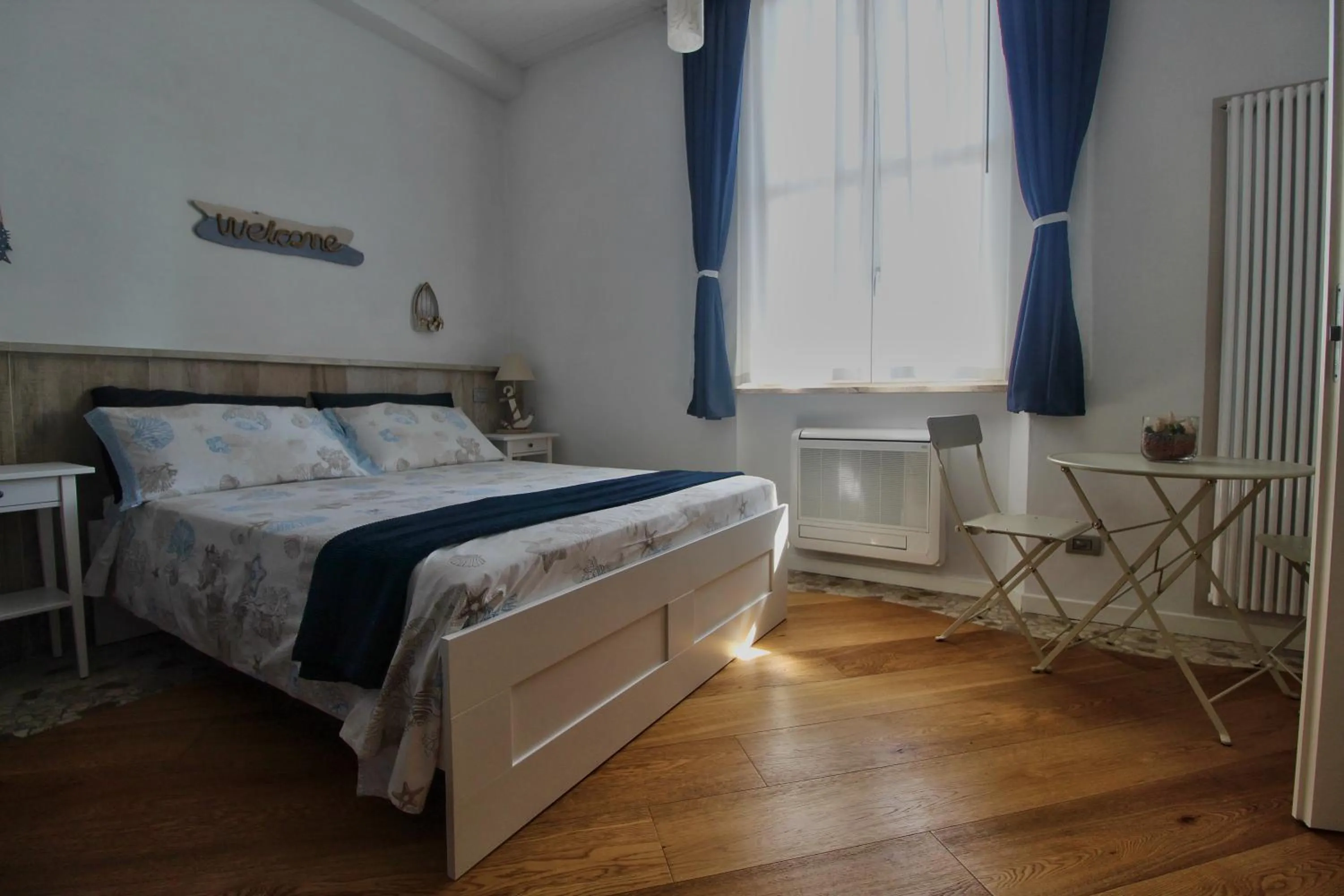 Photo of the whole room in B&B Sea and Garden