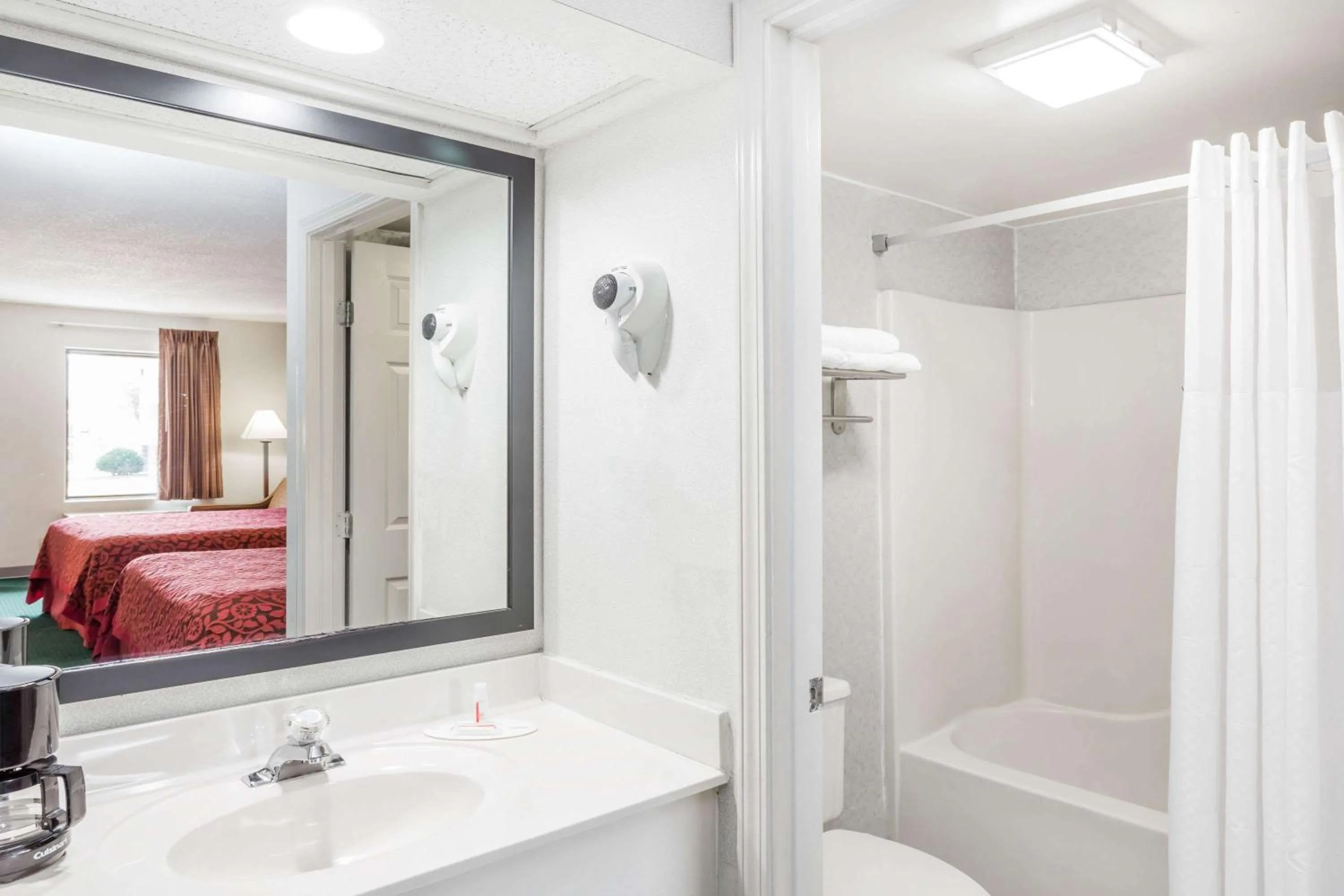 Bathroom, Bed in Days Inn by Wyndham Hendersonville