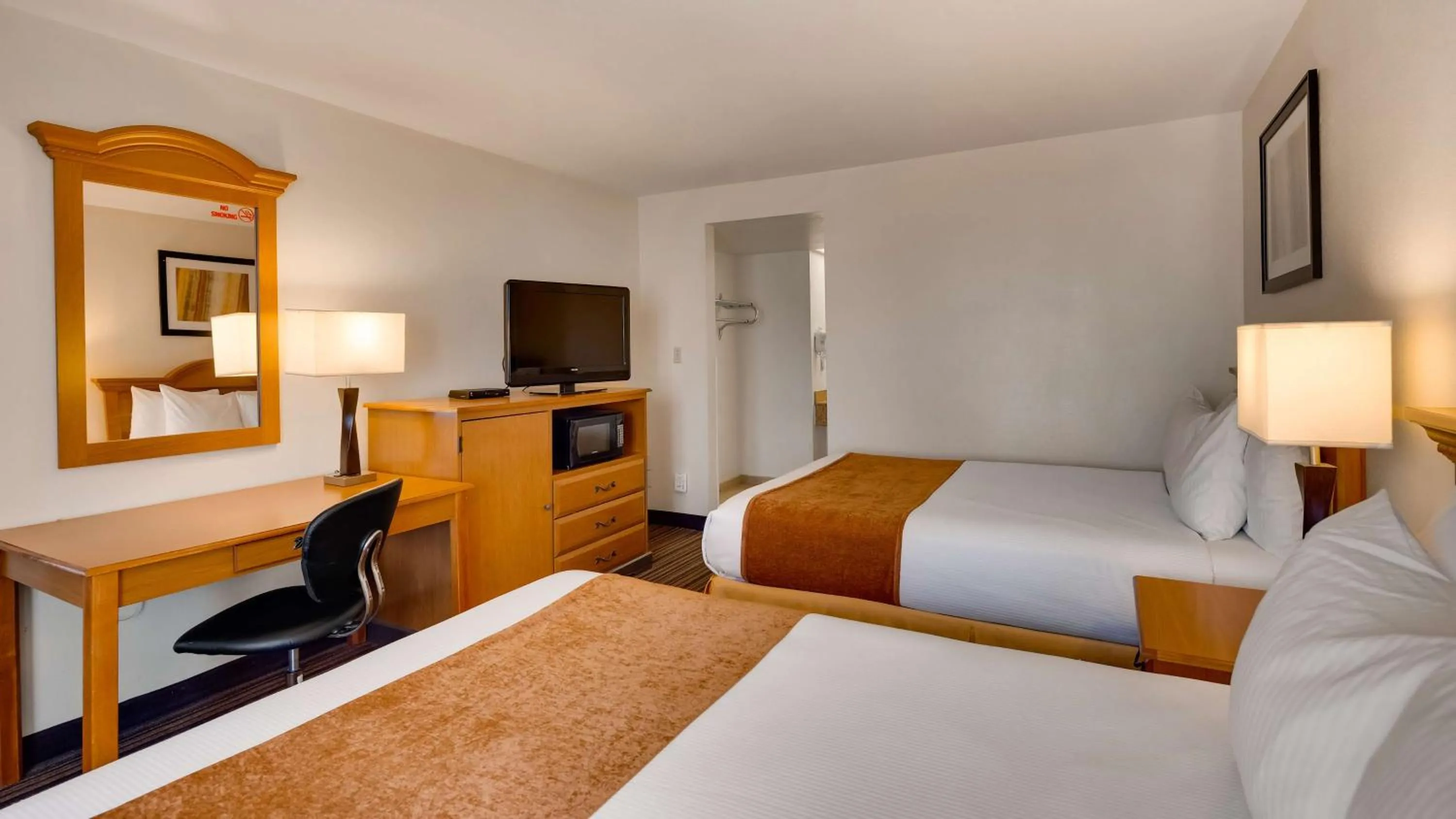 Bedroom, Bed in SureStay by Best Western Miles City