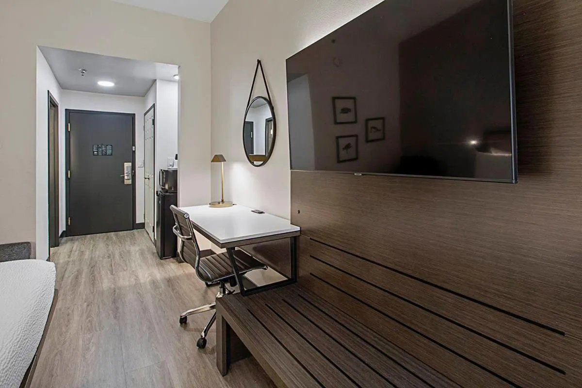 Bed in Wingate by Wyndham Macon I-75