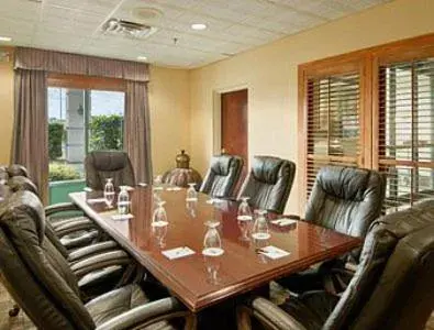 Wingate by Wyndham Macon I-75 Wingate by Wyndham Macon I-75