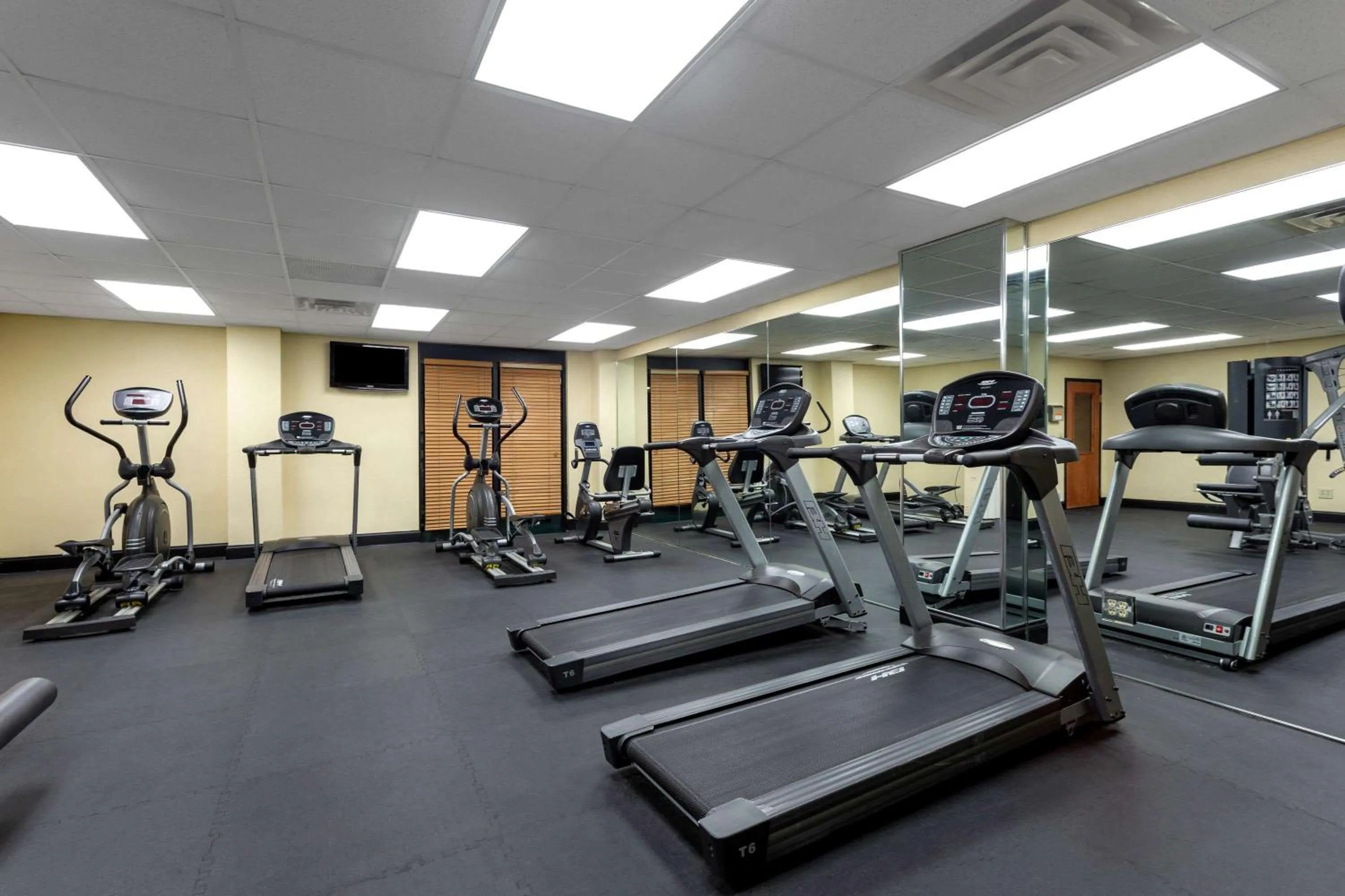 Fitness centre/facilities in Wingate by Wyndham Macon I-75