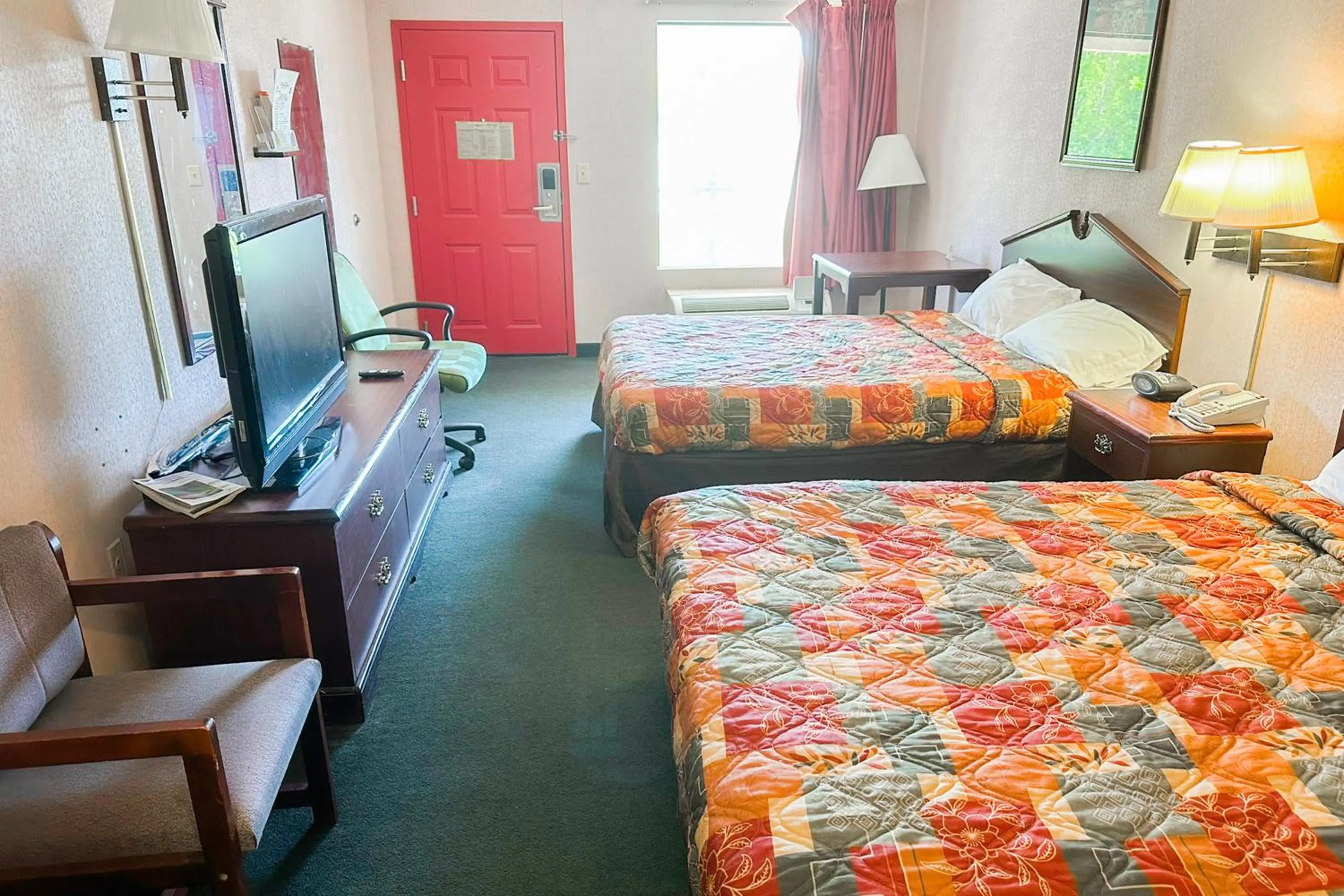 Bedroom, Bed in OYO Hotel East Macon I-75