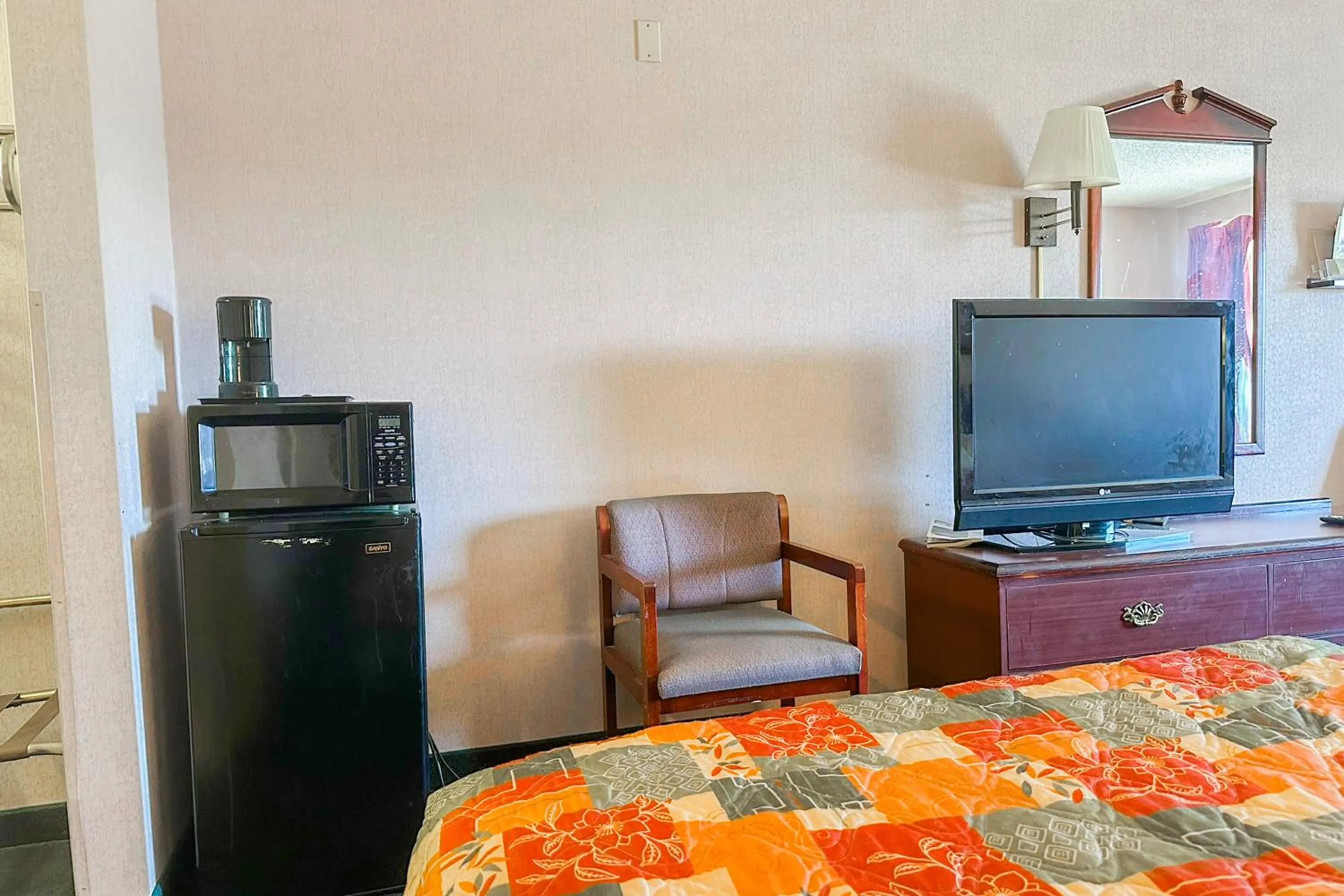 Bedroom, Bed in OYO Hotel East Macon I-75