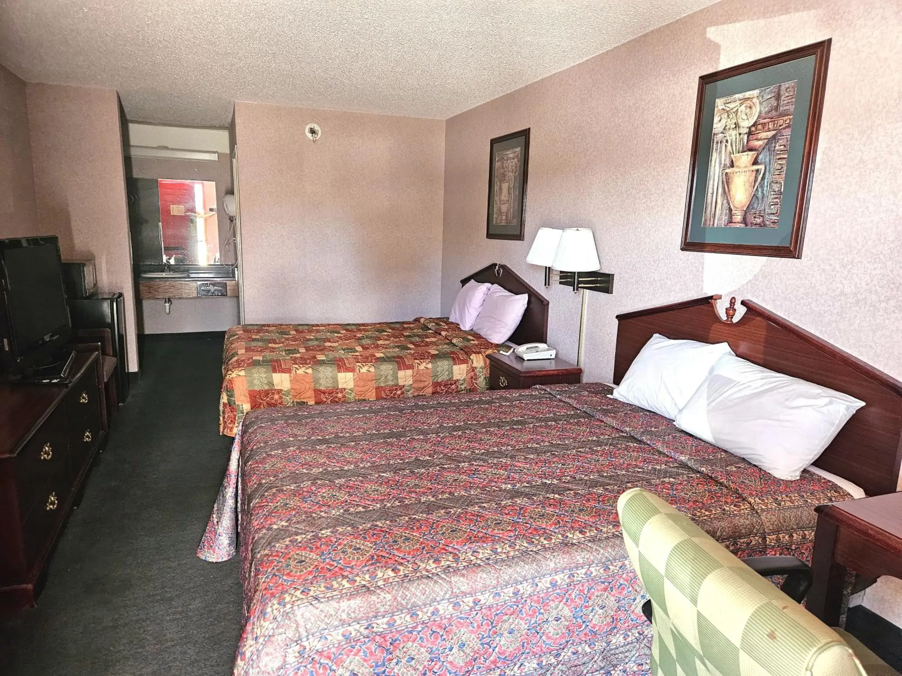 Bedroom, Bed in OYO Hotel East Macon I-75 Bedroom, Bed in OYO Hotel East Macon I-75