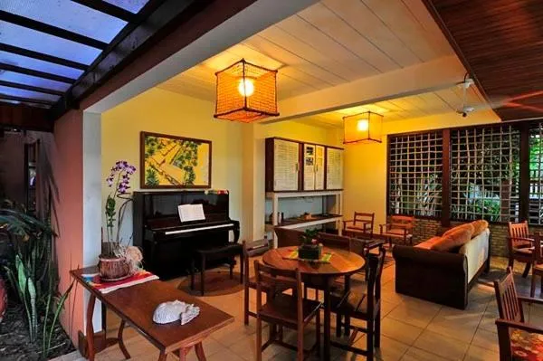 Communal lounge/ TV room in Pousada Jambo