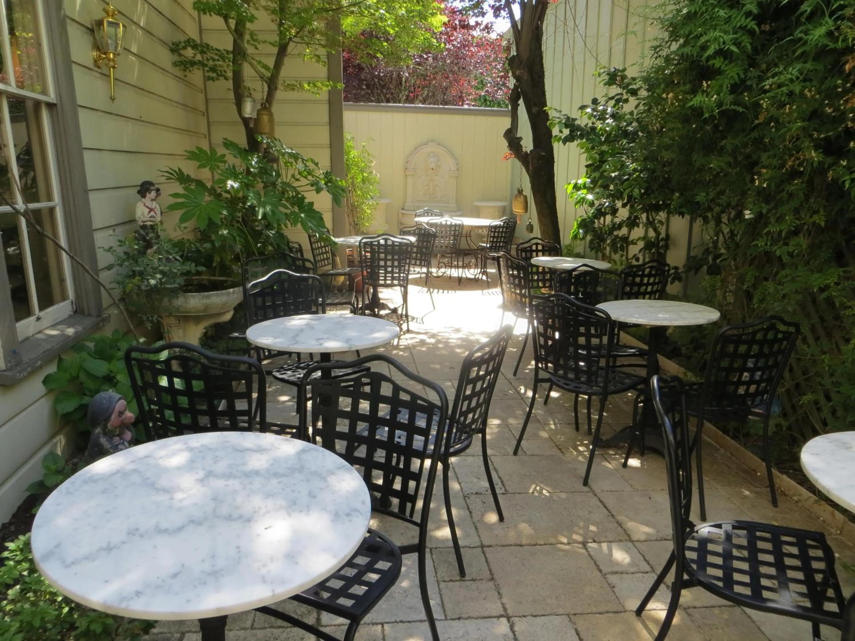 Queen Room with Garden View in Hotel St. Helena