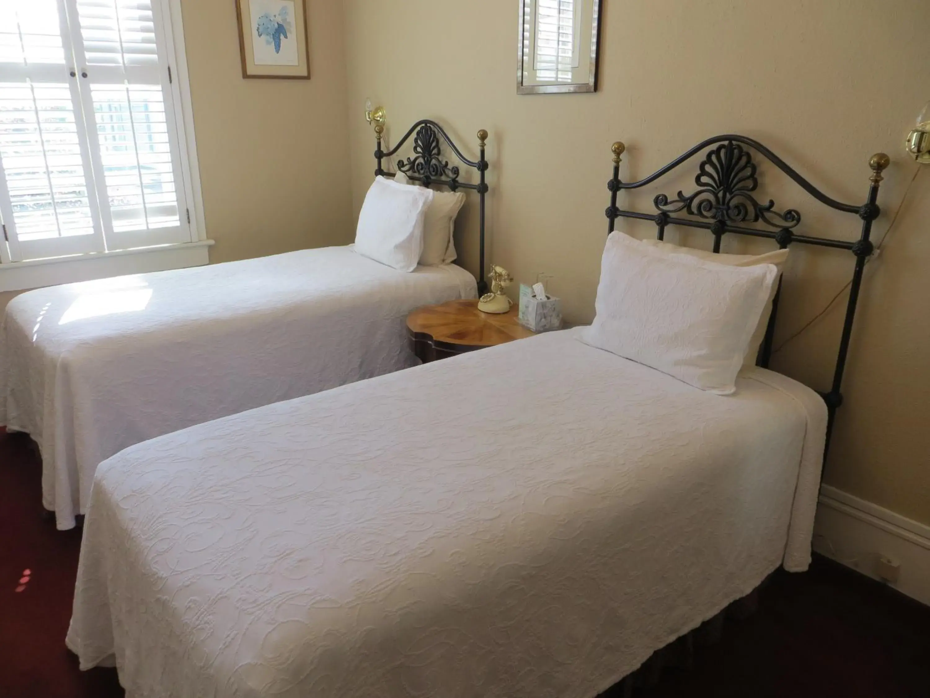 Deluxe Twin Room in Hotel St. Helena Deluxe Twin Room in Hotel St. Helena