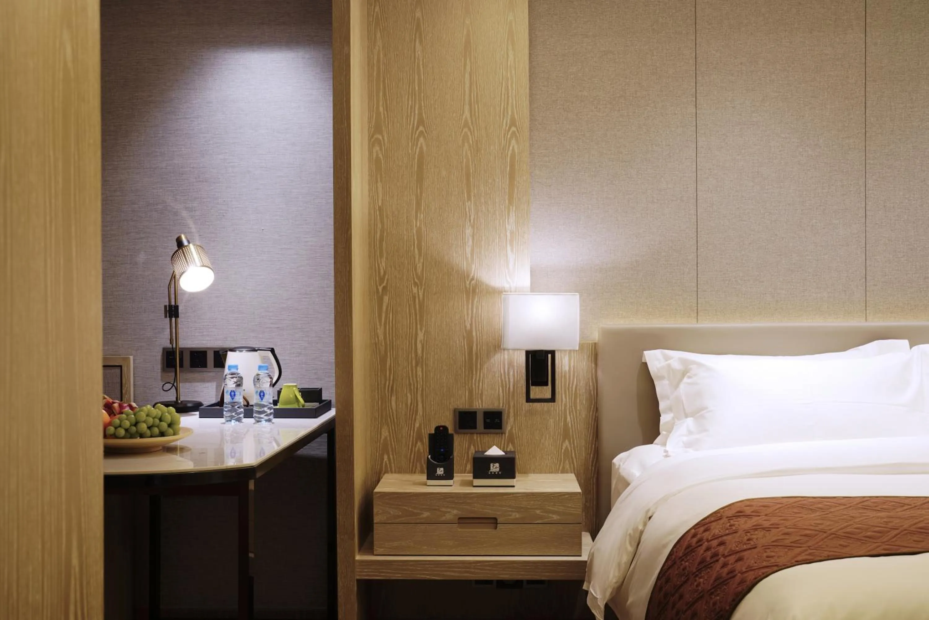 Bedroom, Bed in Shenzhen FY Hotel