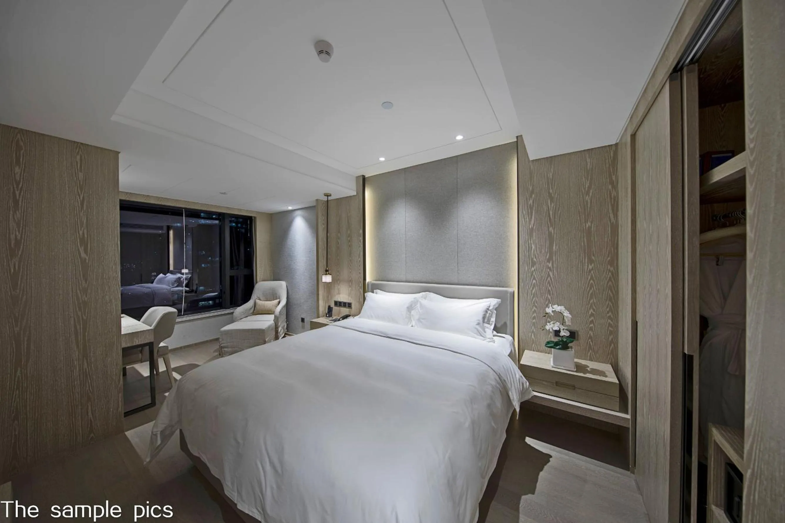 Bed in Shenzhen FY Hotel