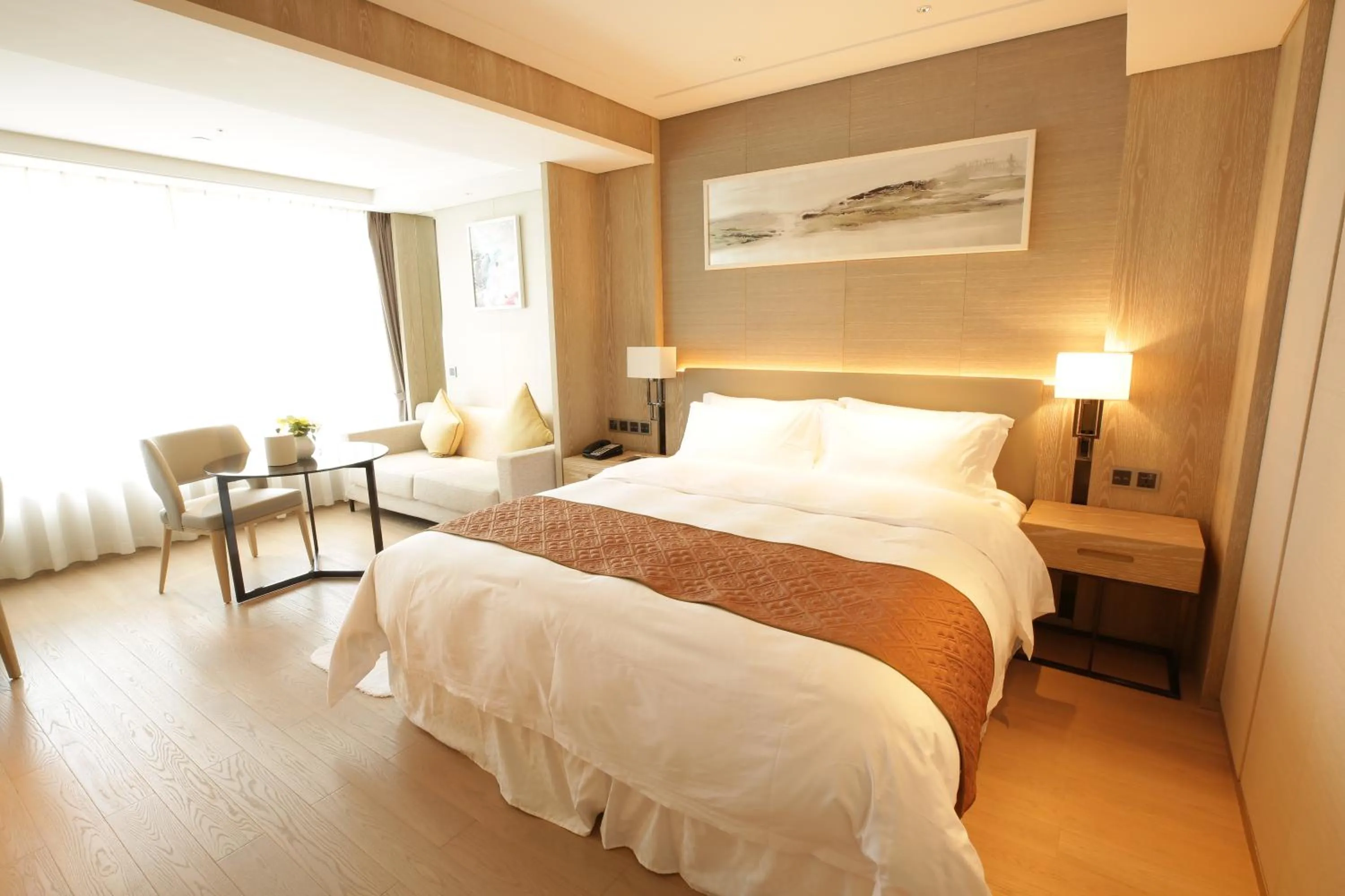 Bedroom, Bed in Shenzhen FY Hotel