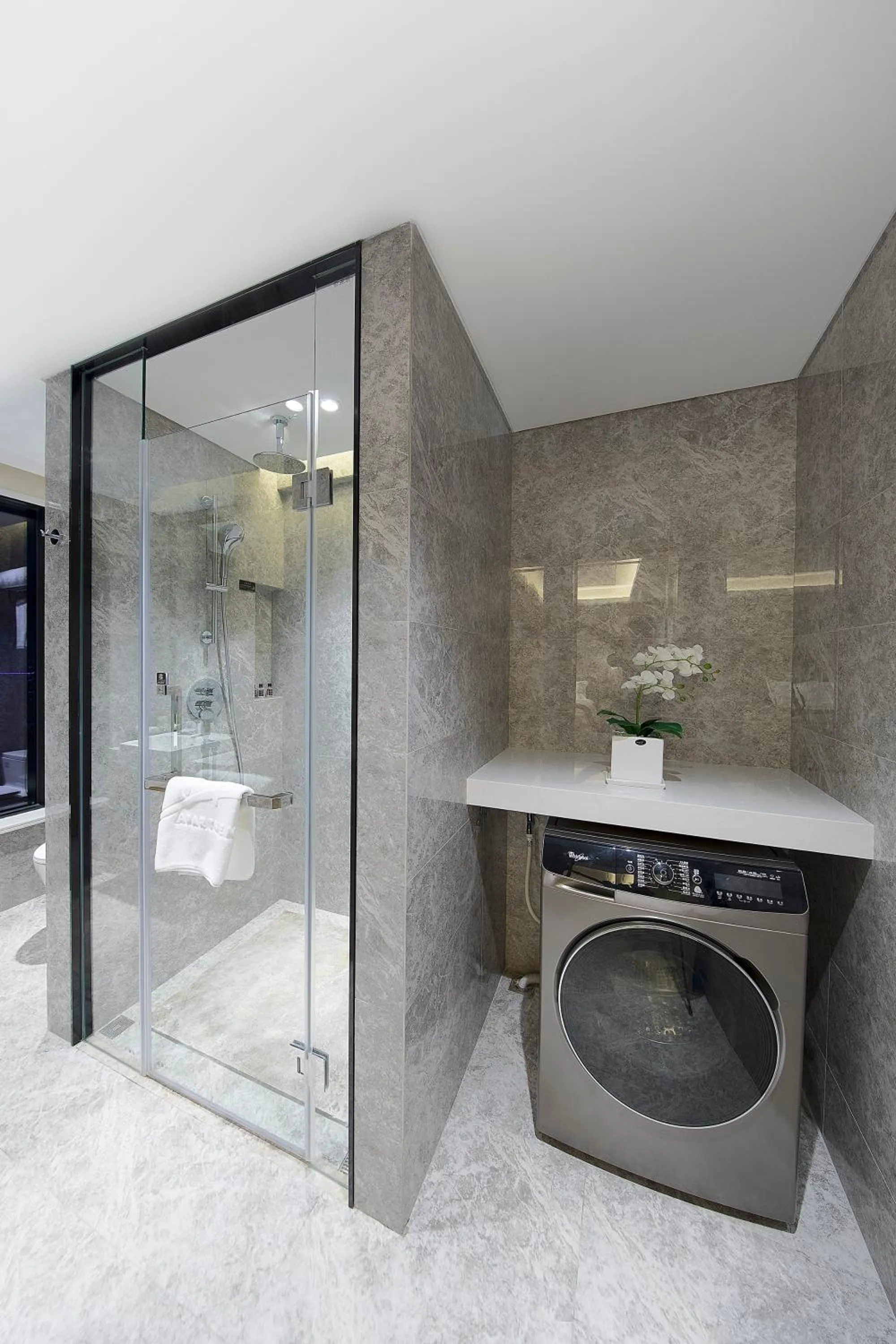 Toilet in Shenzhen FY Hotel