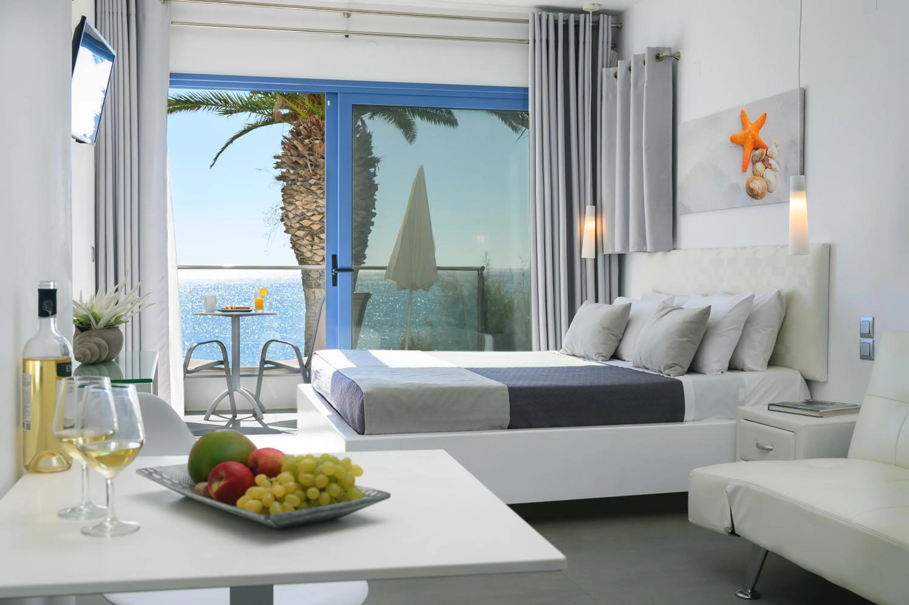 Bed in White Pearl