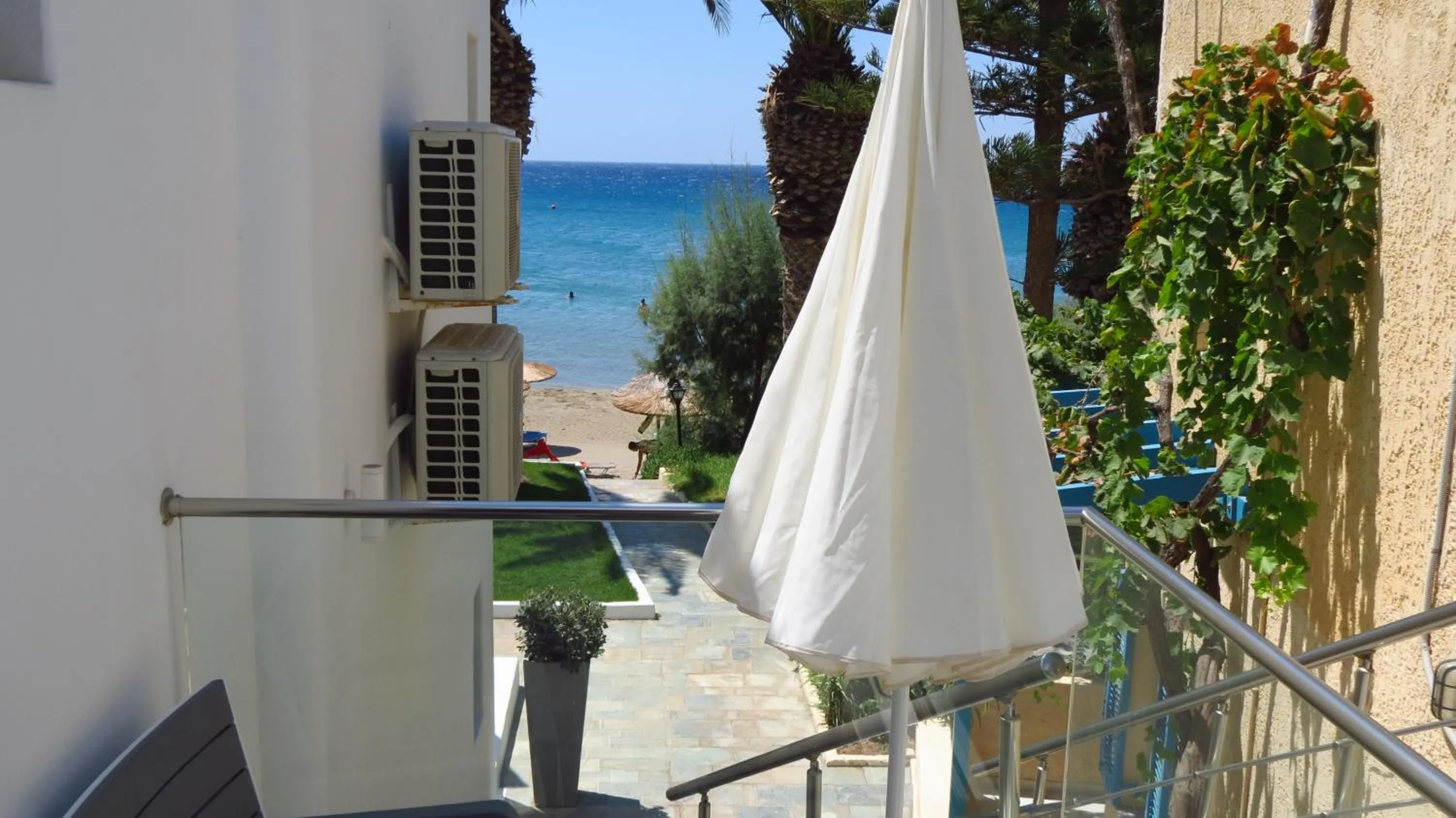 Sea view in White Pearl