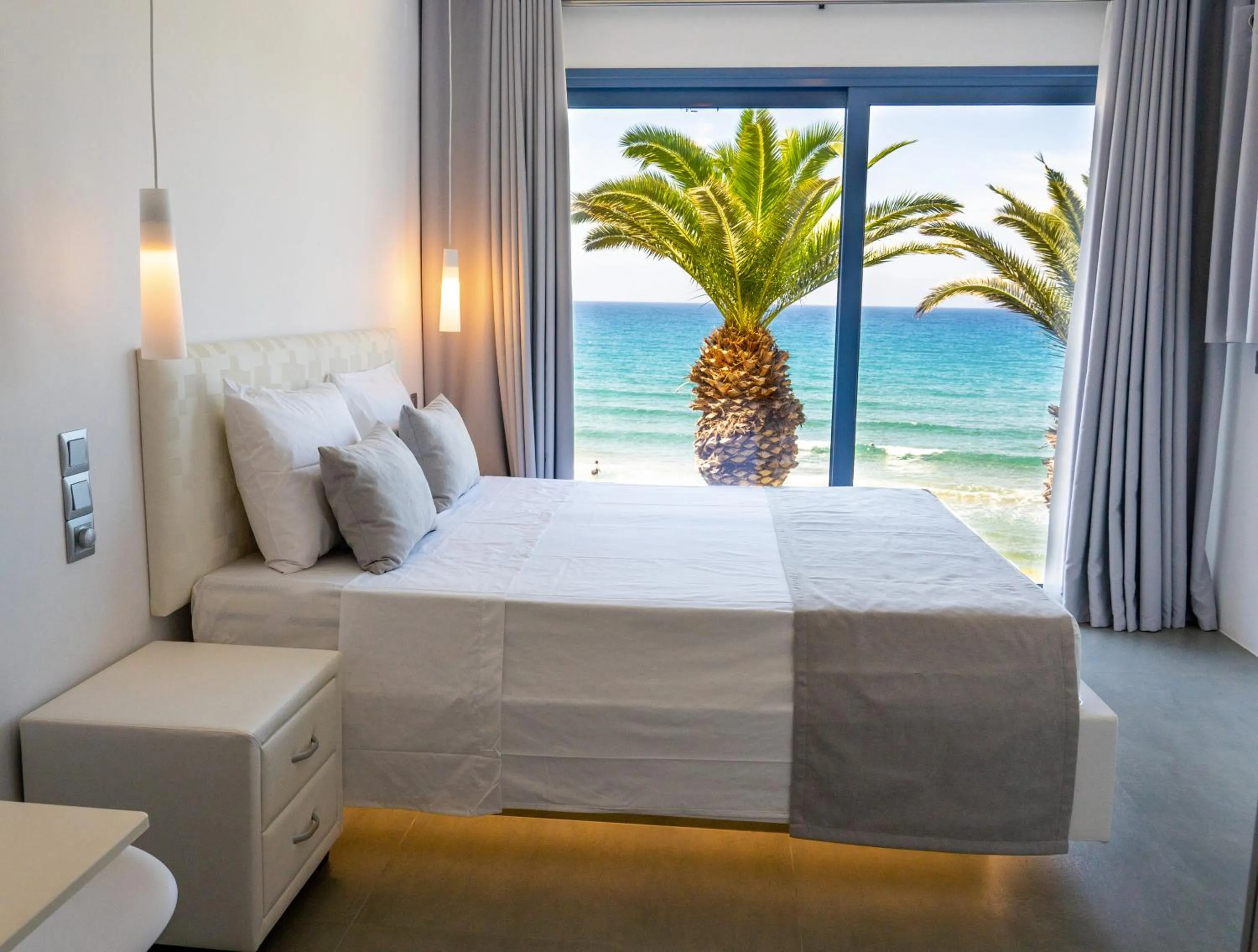 Day, Bed in White Pearl