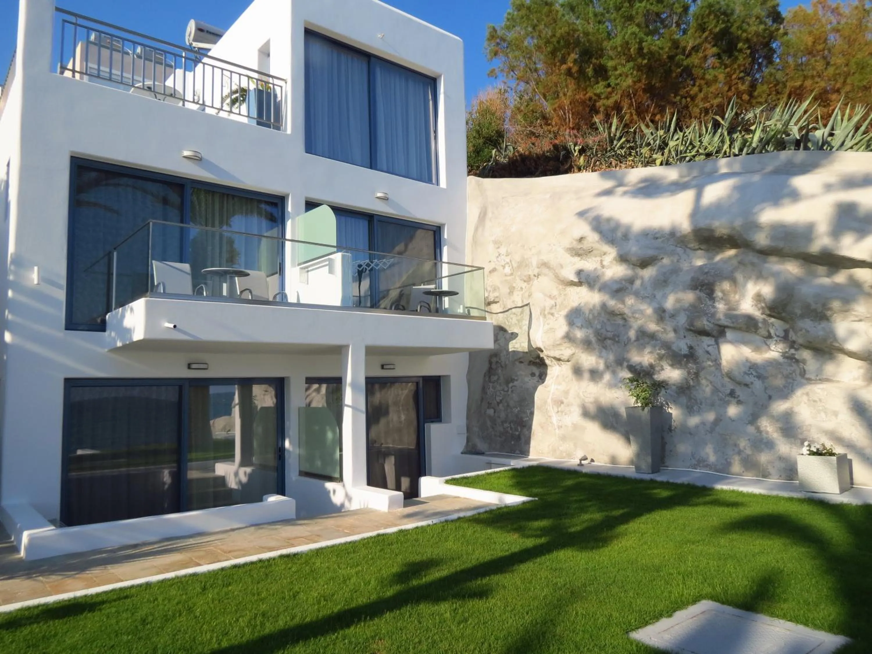 Property building in White Pearl