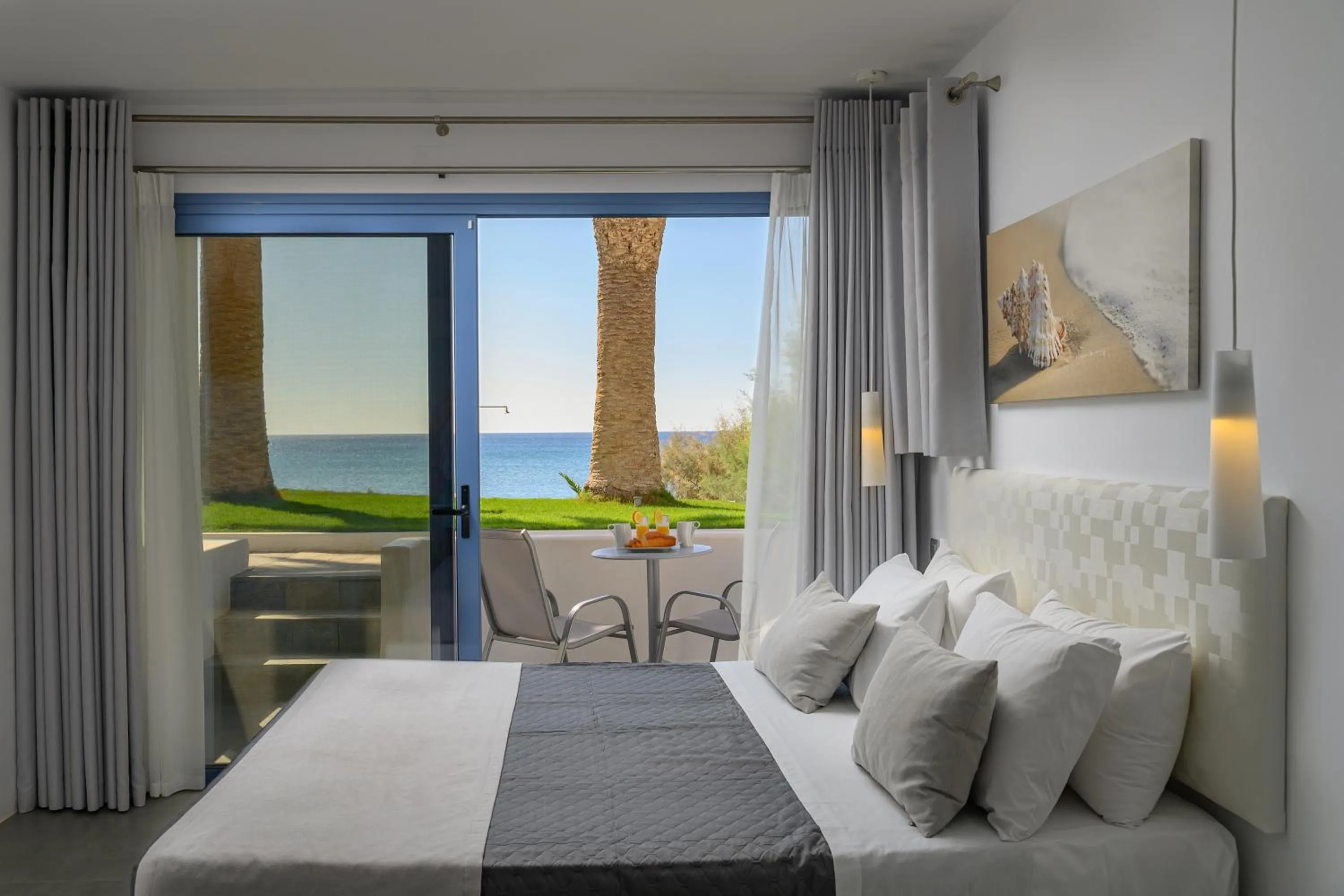 Day, Bed in White Pearl