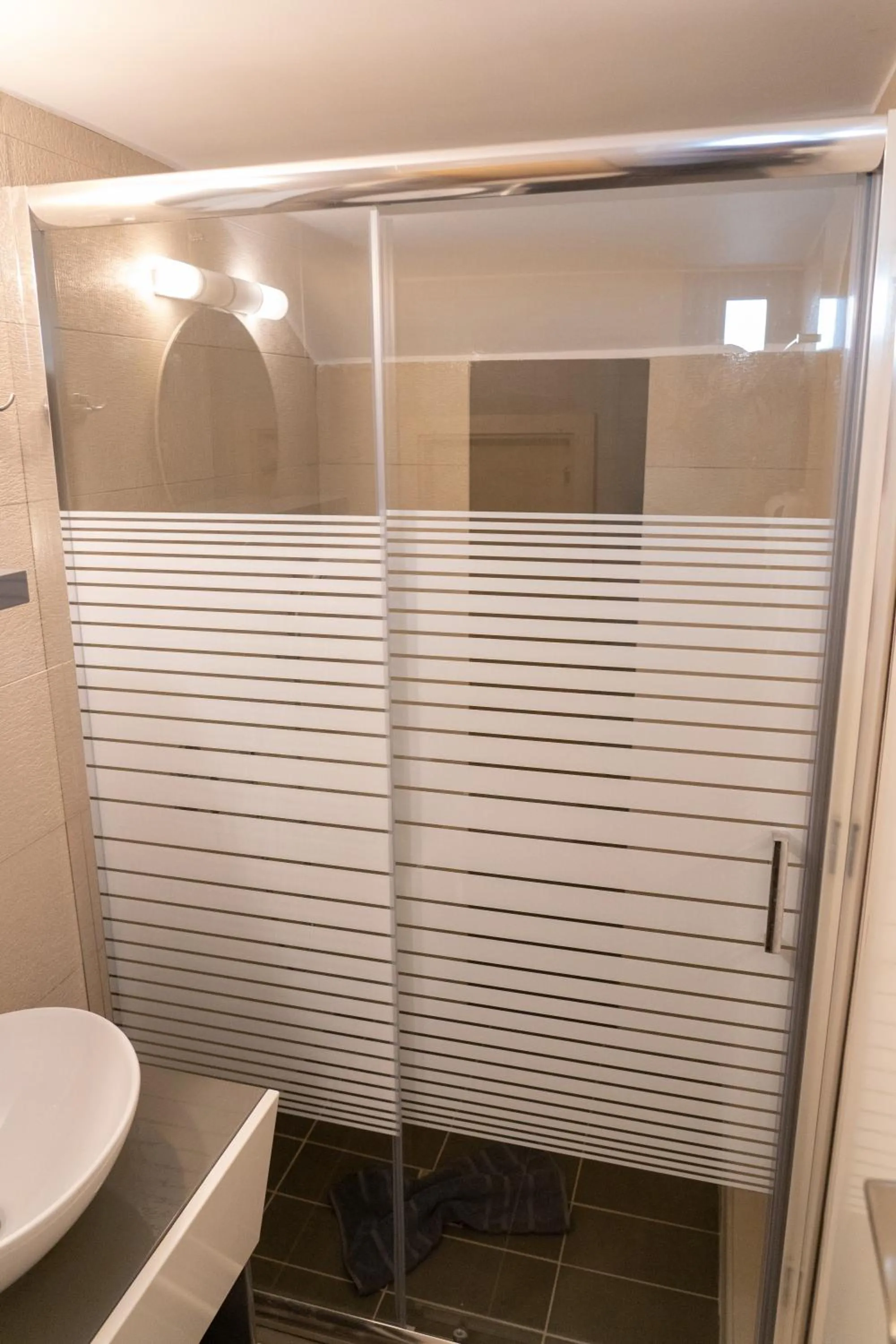 Bathroom in White Pearl