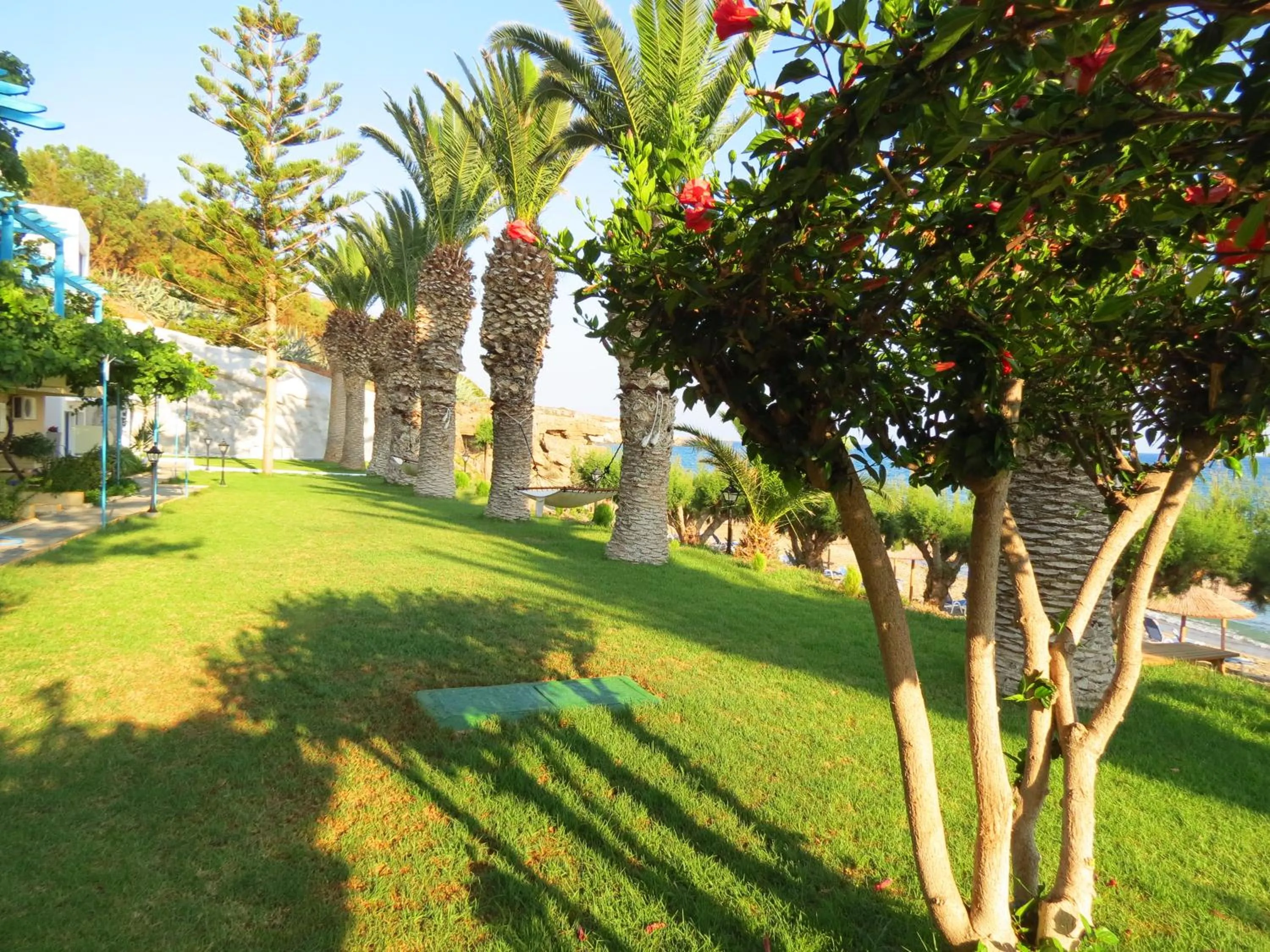 Garden in White Pearl