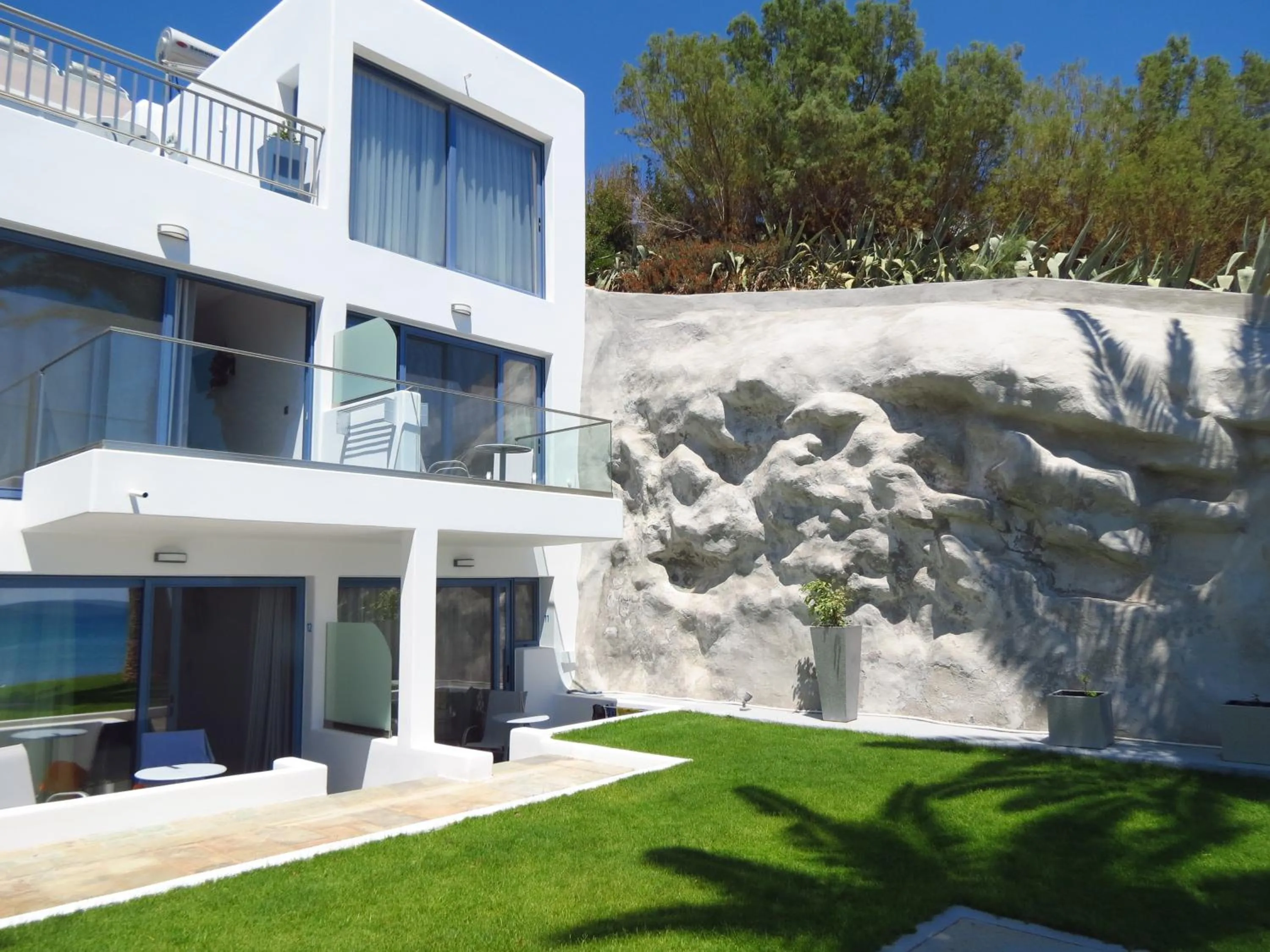 Property building in White Pearl