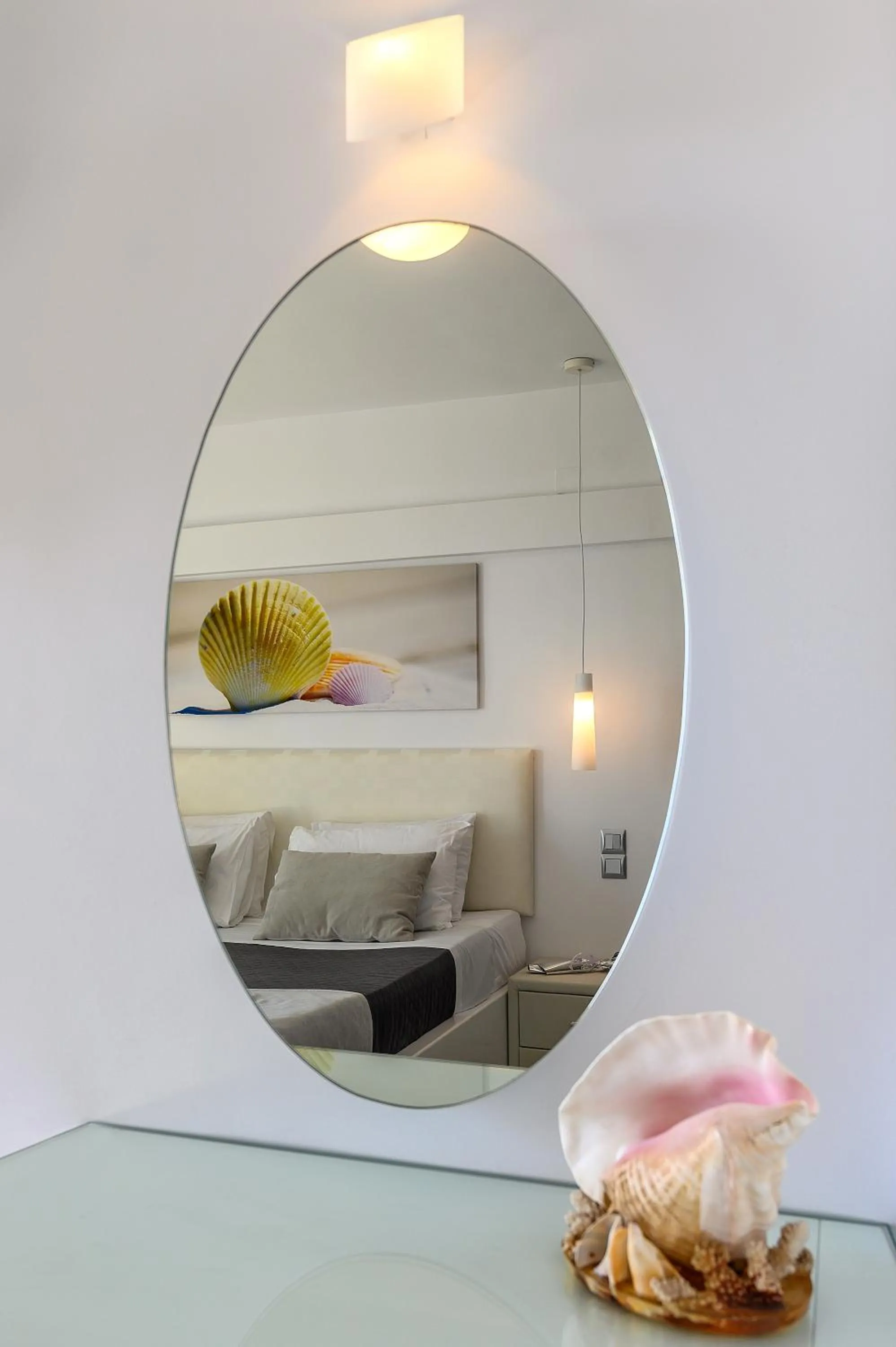 Decorative detail in White Pearl