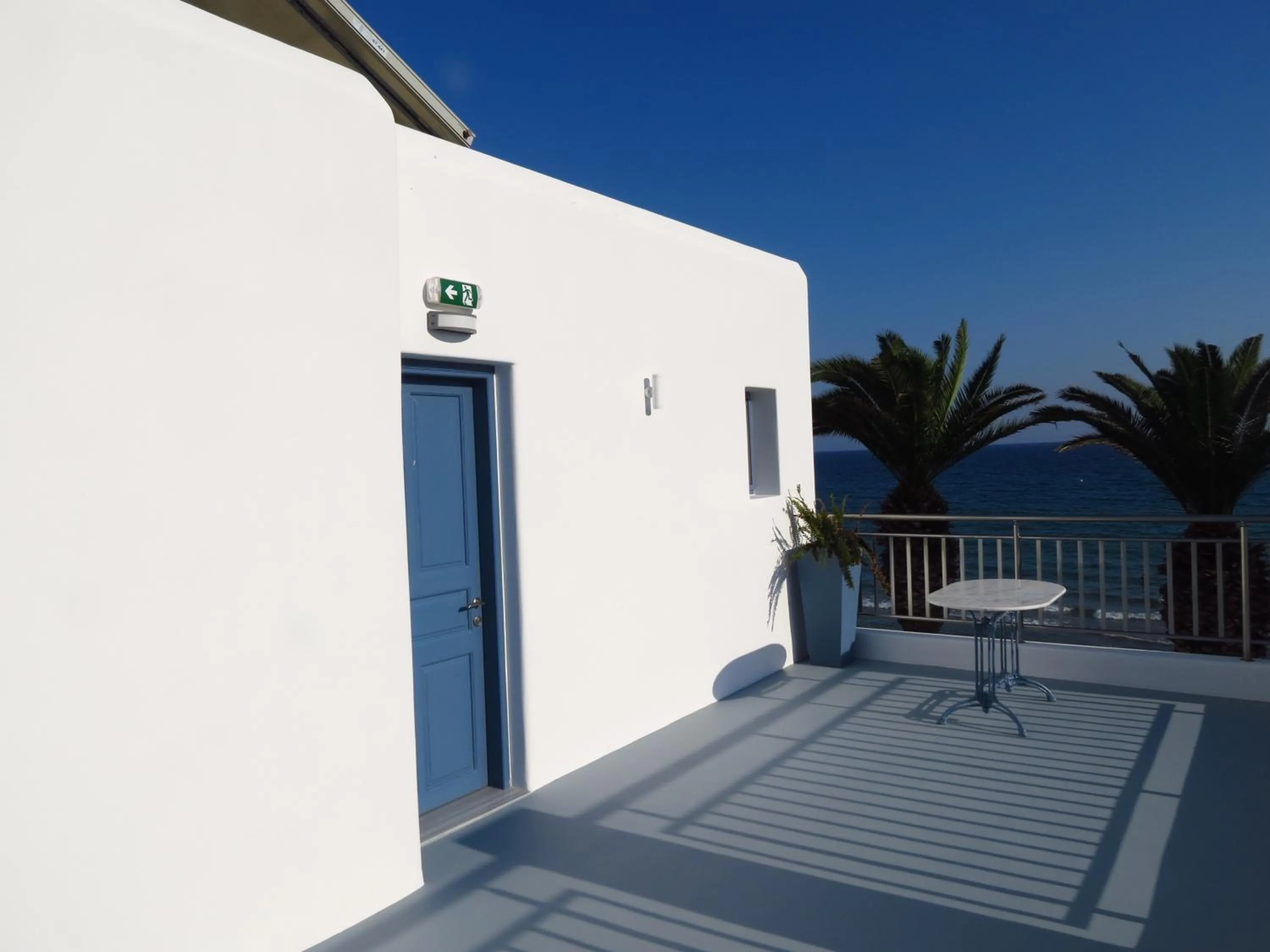 Facade/entrance in White Pearl