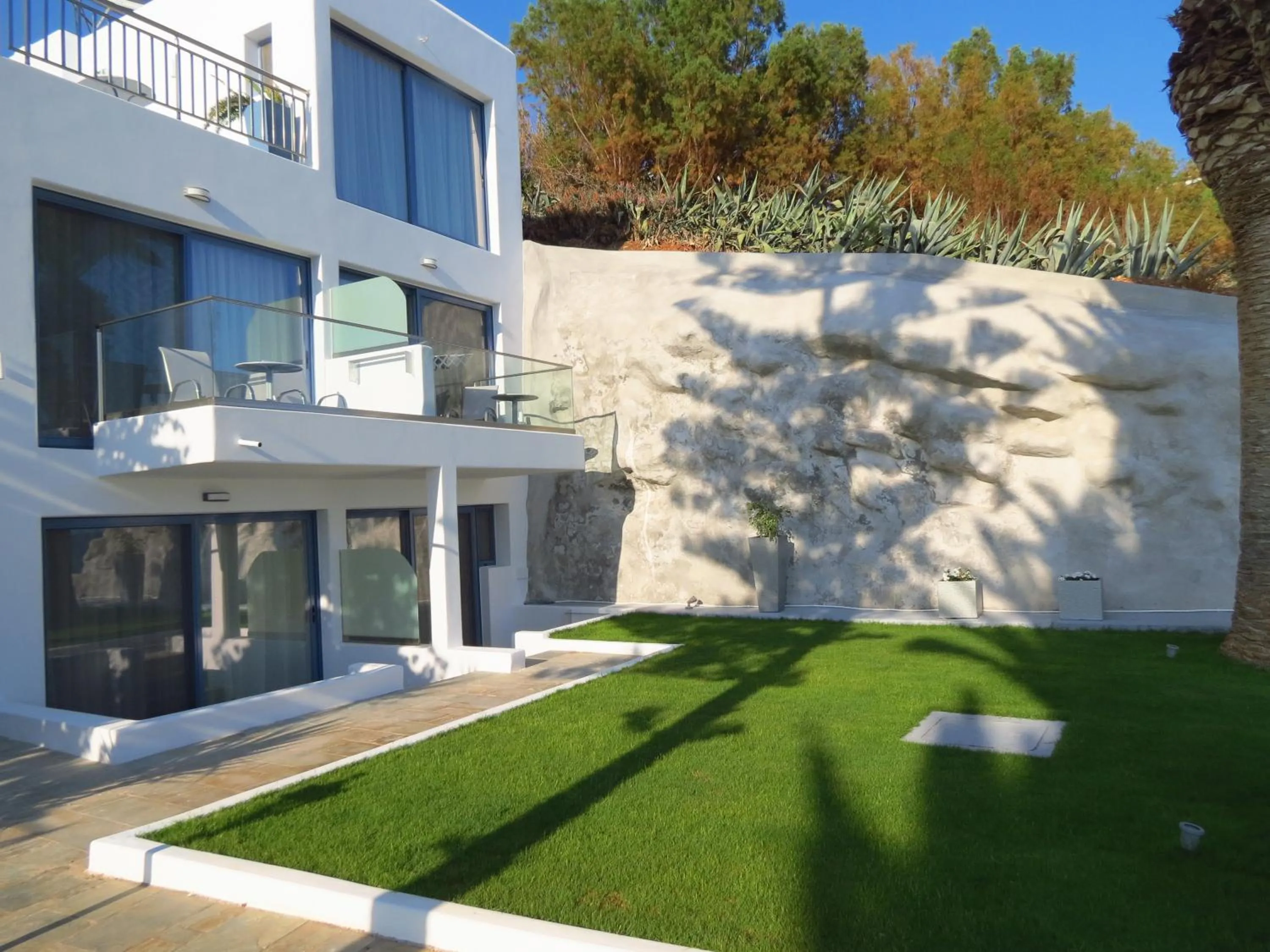 Property building in White Pearl
