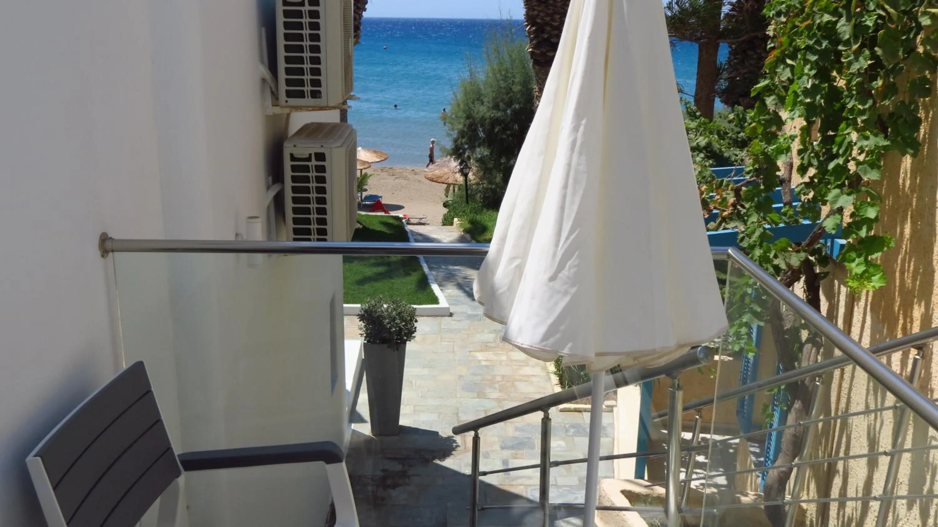 Sea view in White Pearl