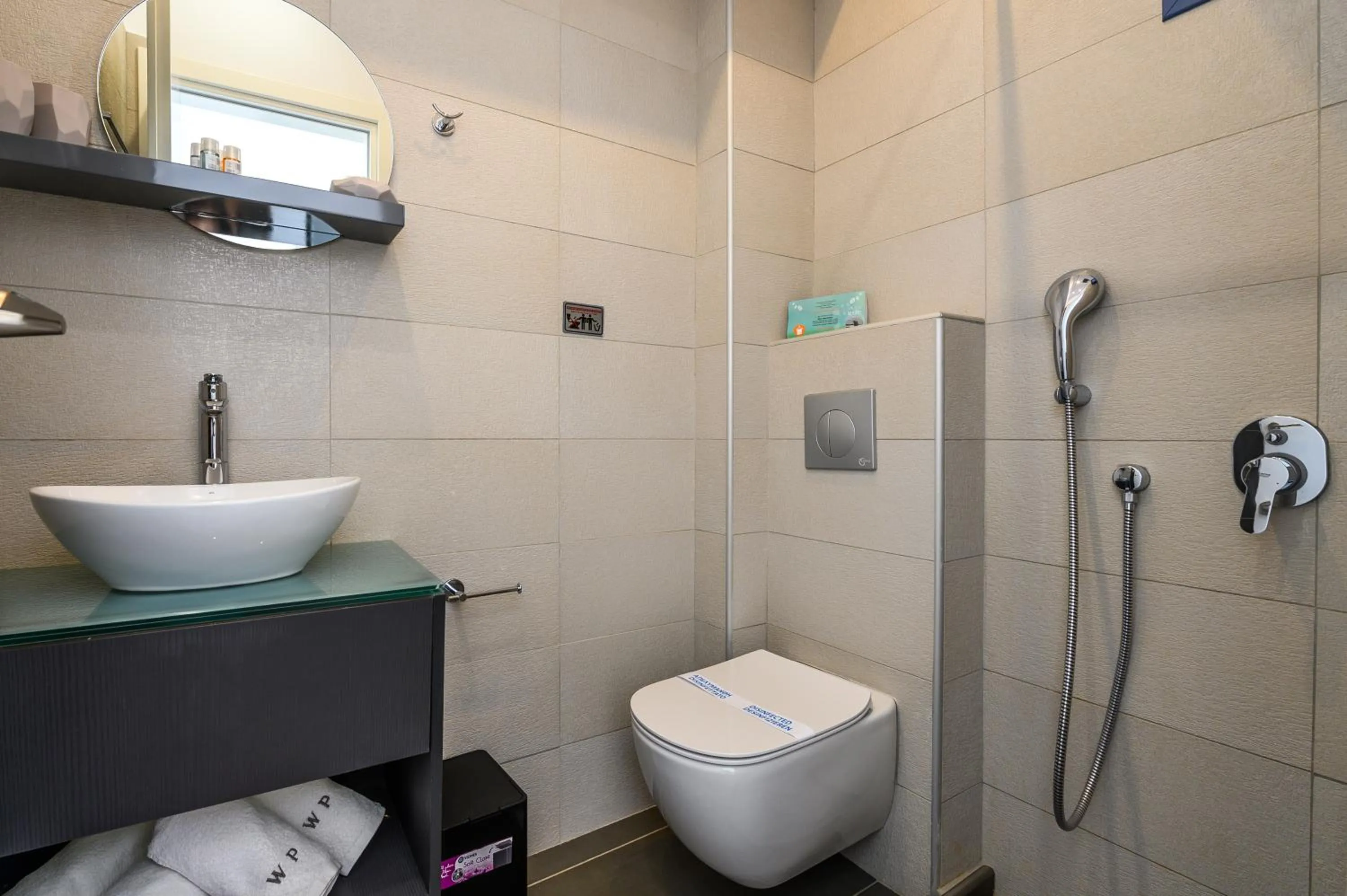 Bathroom in White Pearl