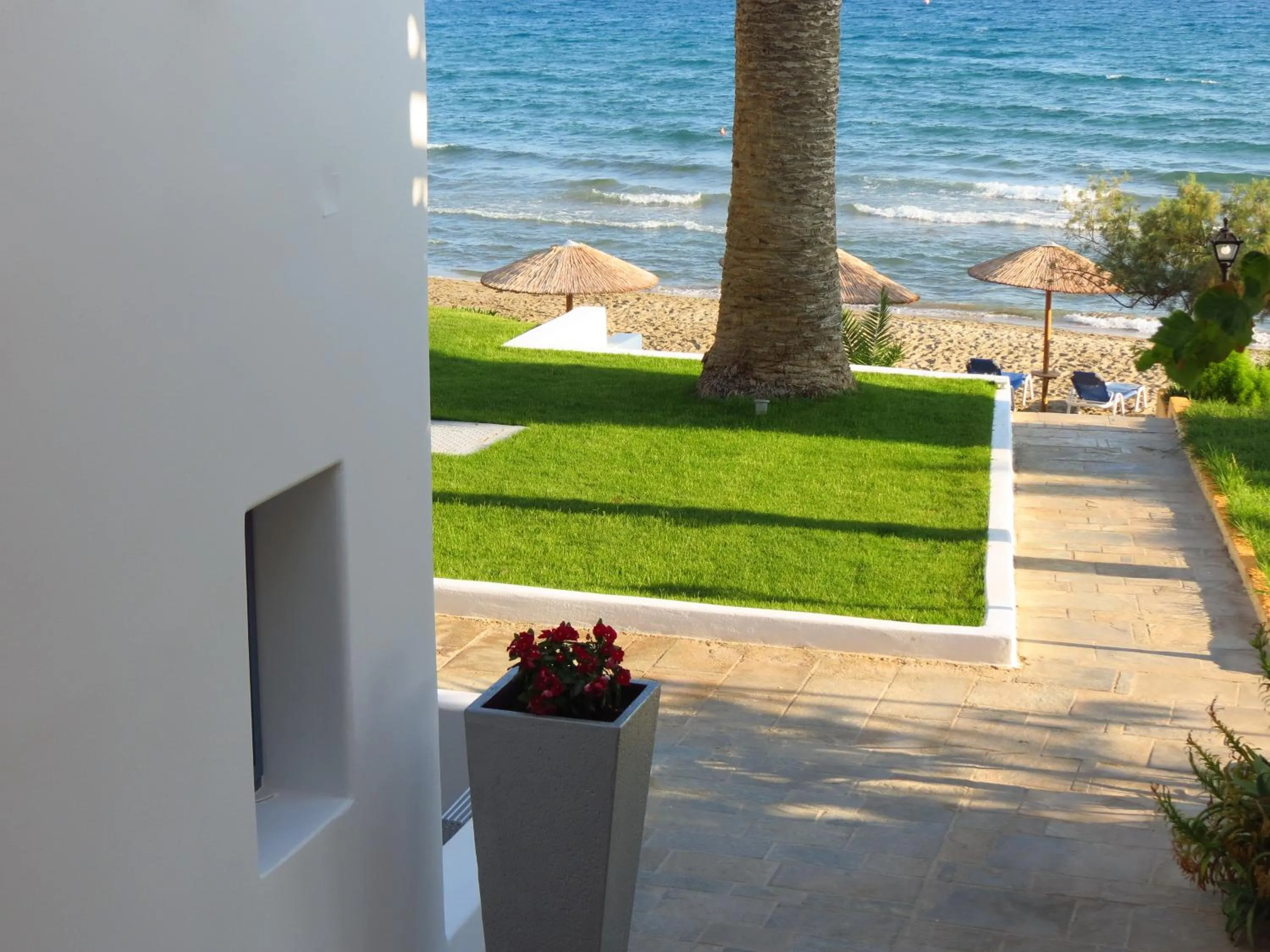 Patio in White Pearl