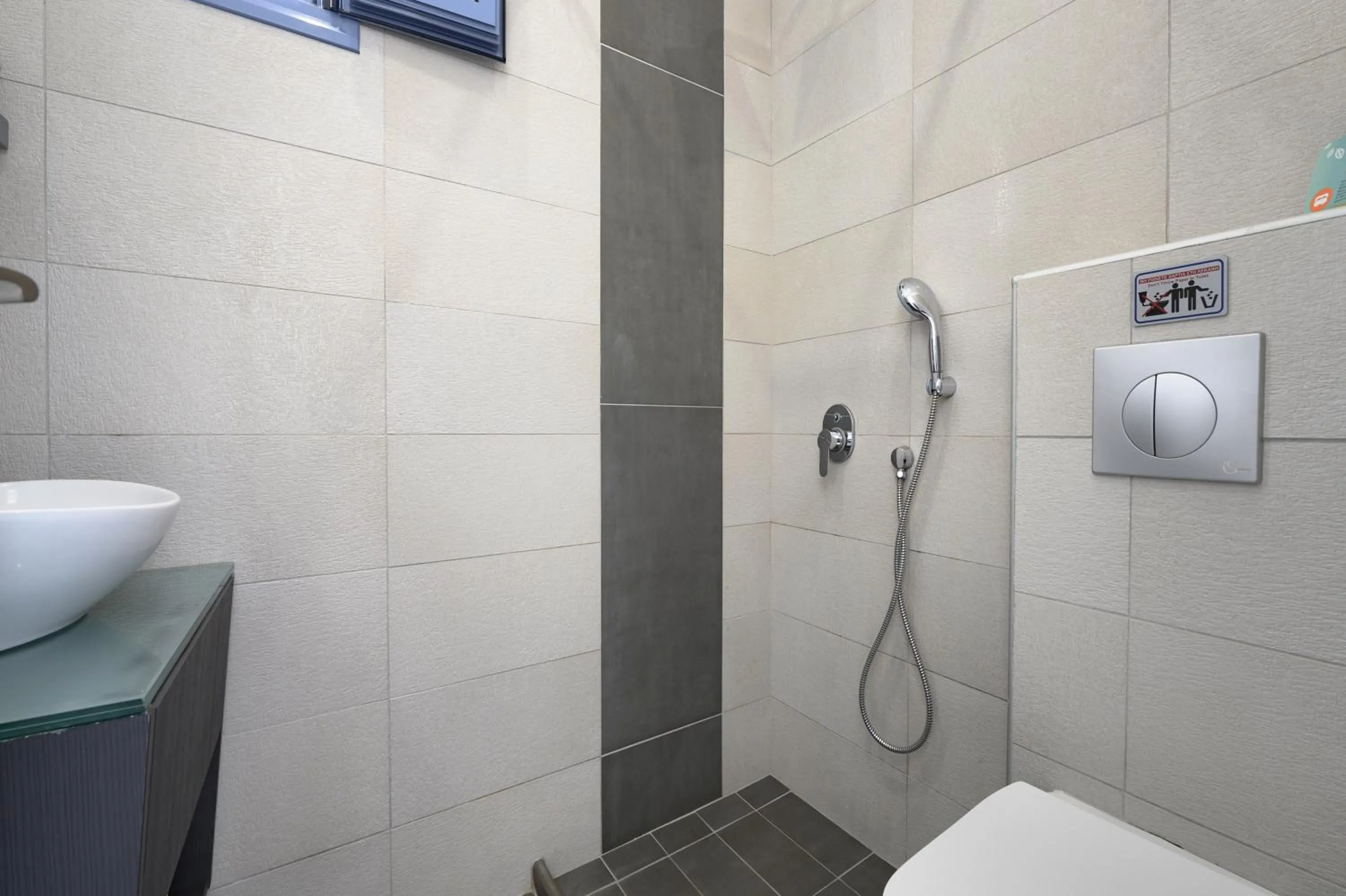 Bathroom in White Pearl
