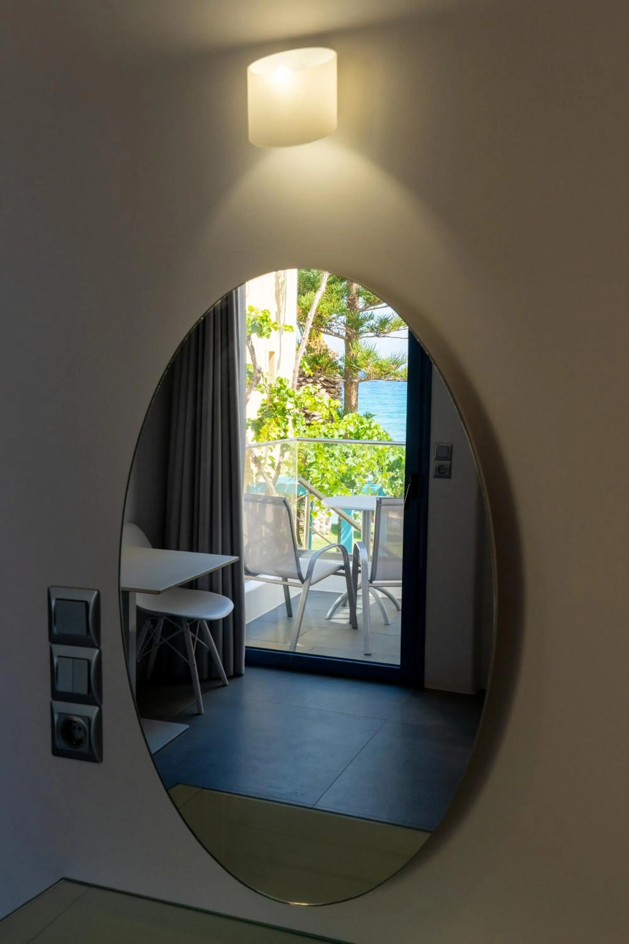 Balcony/Terrace in White Pearl