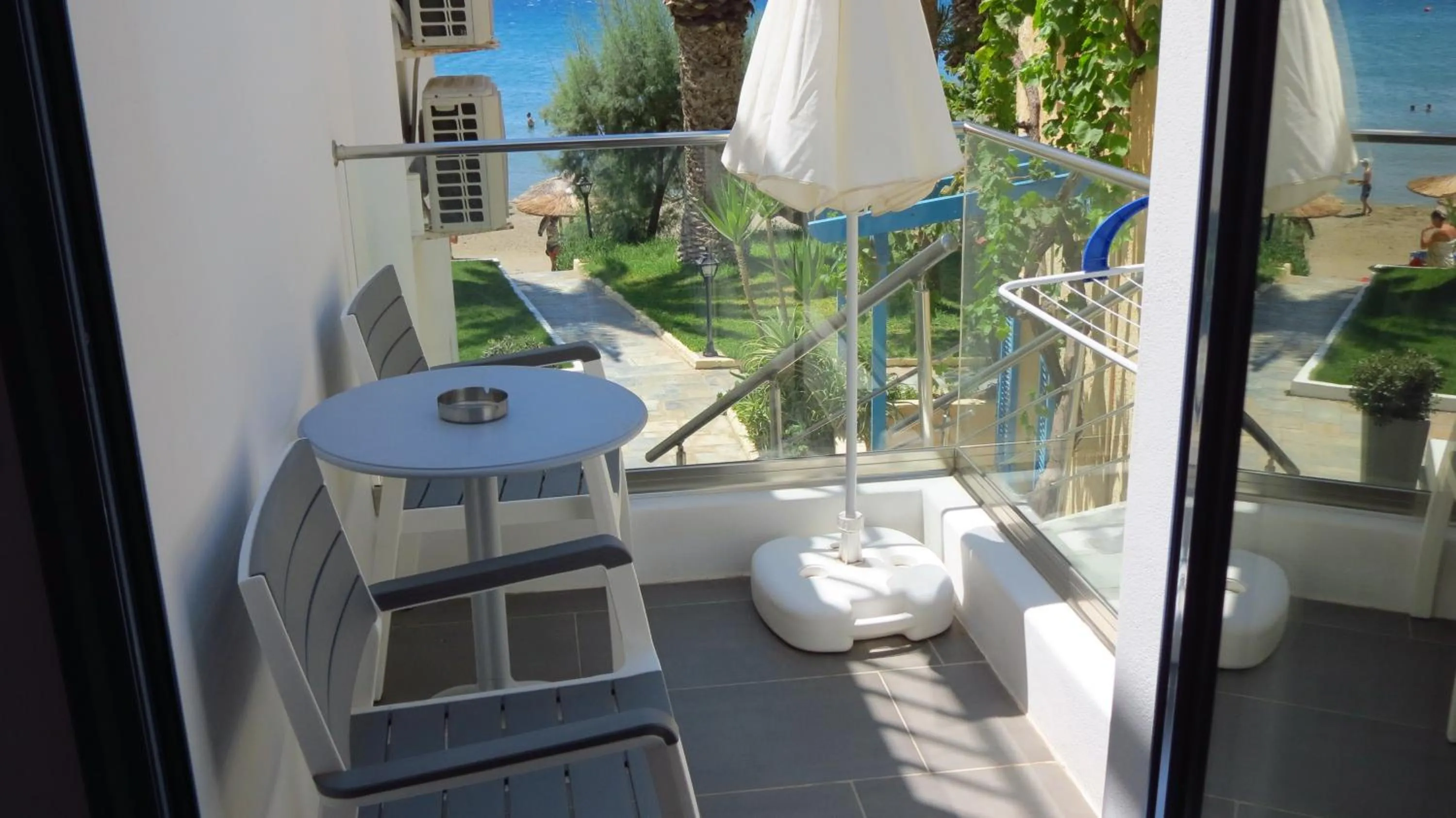 Balcony/Terrace in White Pearl