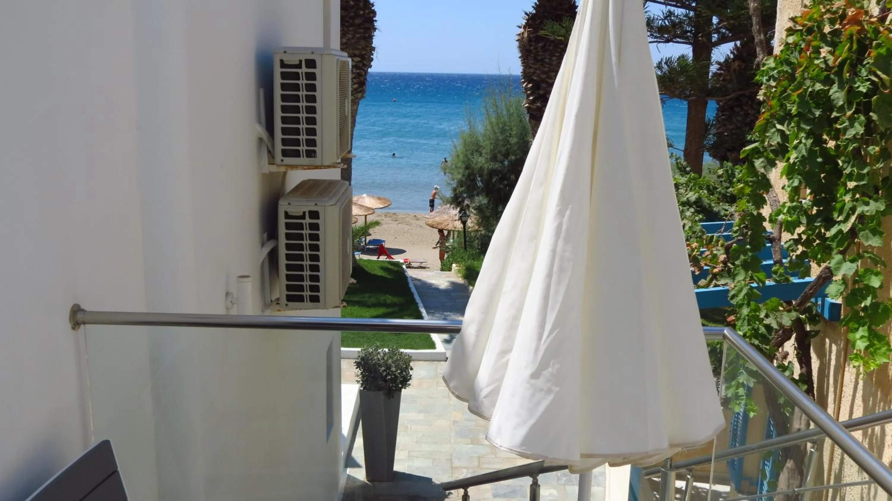 Sea view in White Pearl