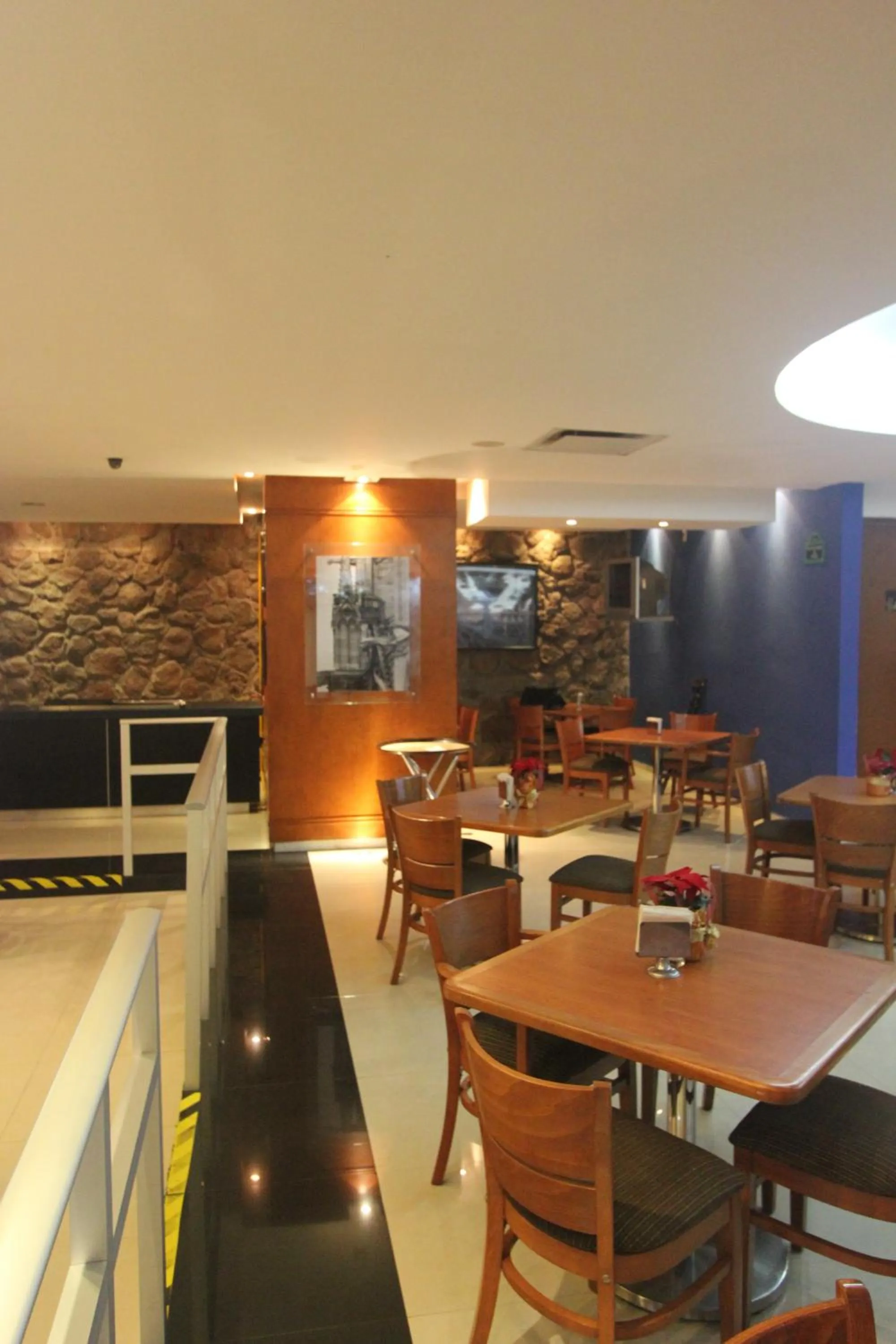 Restaurant/places to eat in Panorama