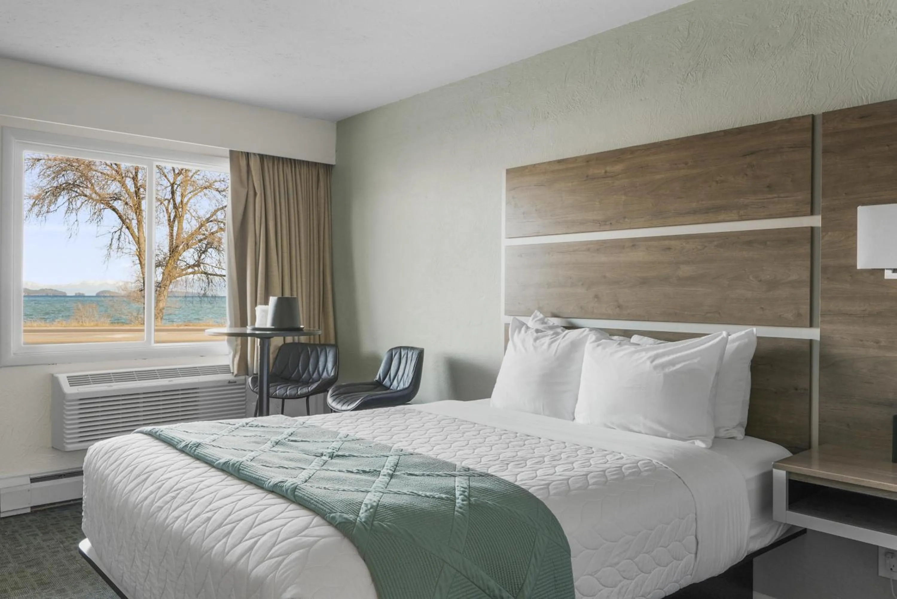 Bedroom in Americas Best Value Inn Polson