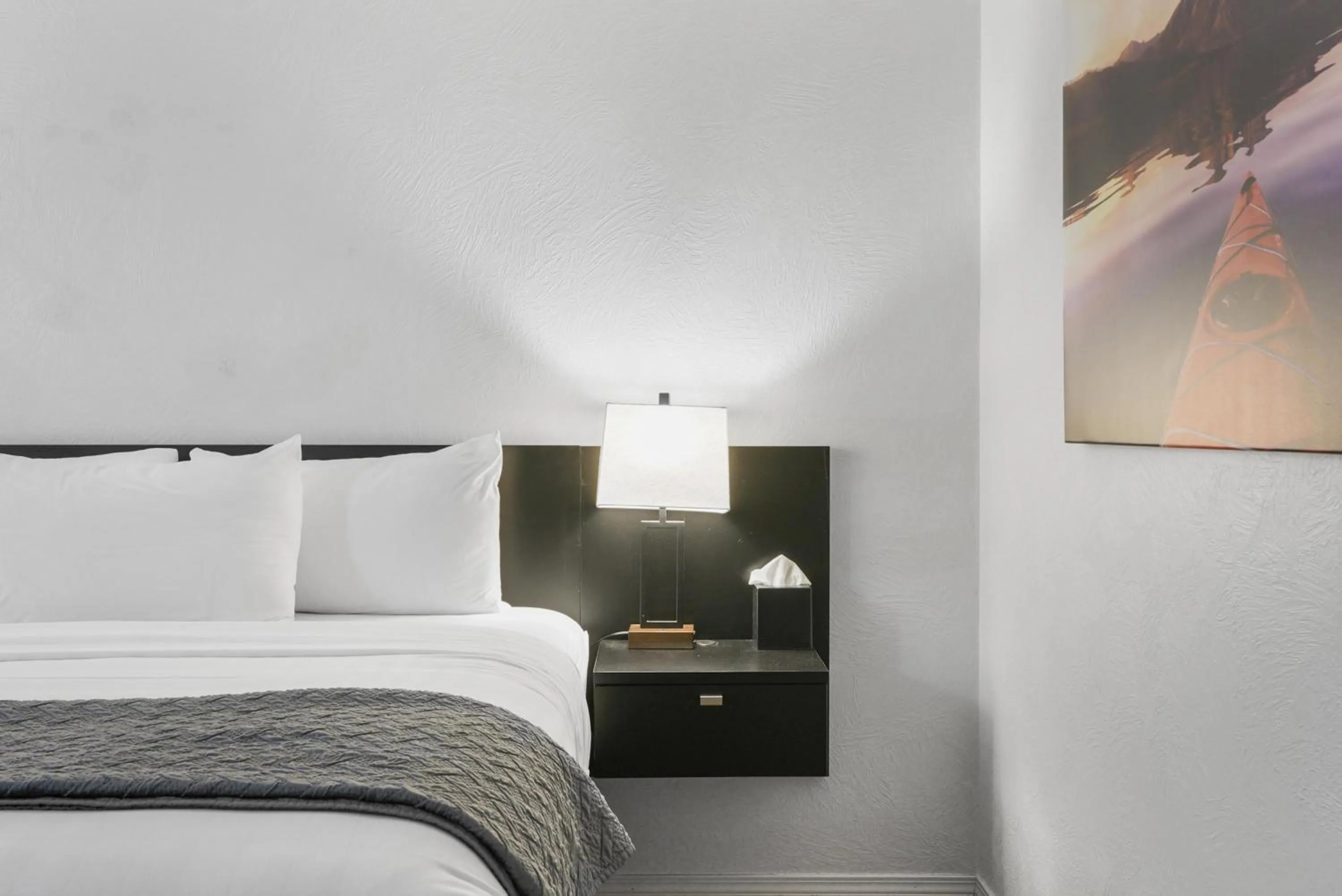 Bedroom in Americas Best Value Inn Polson