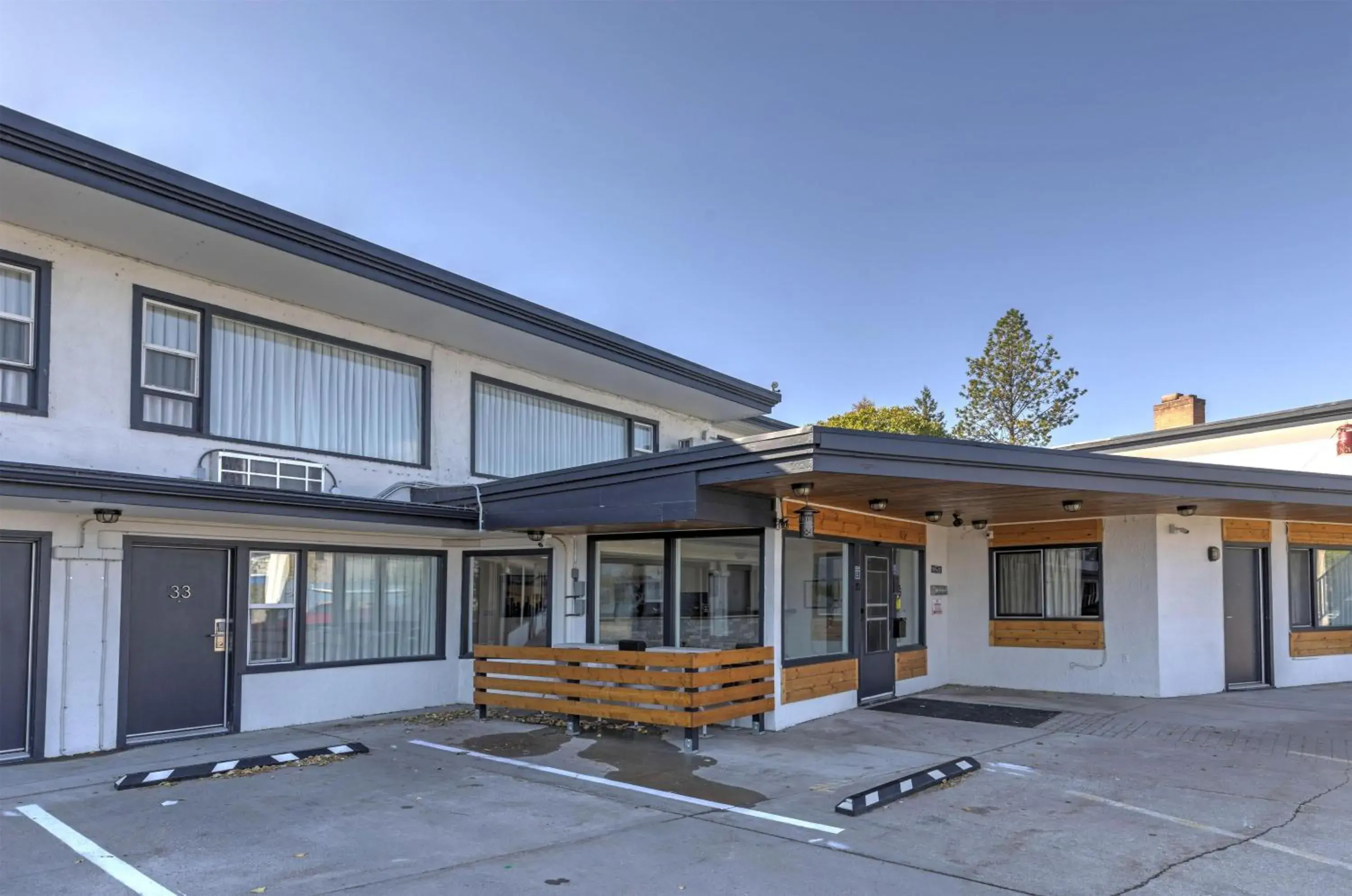 Property building in Americas Best Value Inn Polson Property building in Americas Best Value Inn Polson