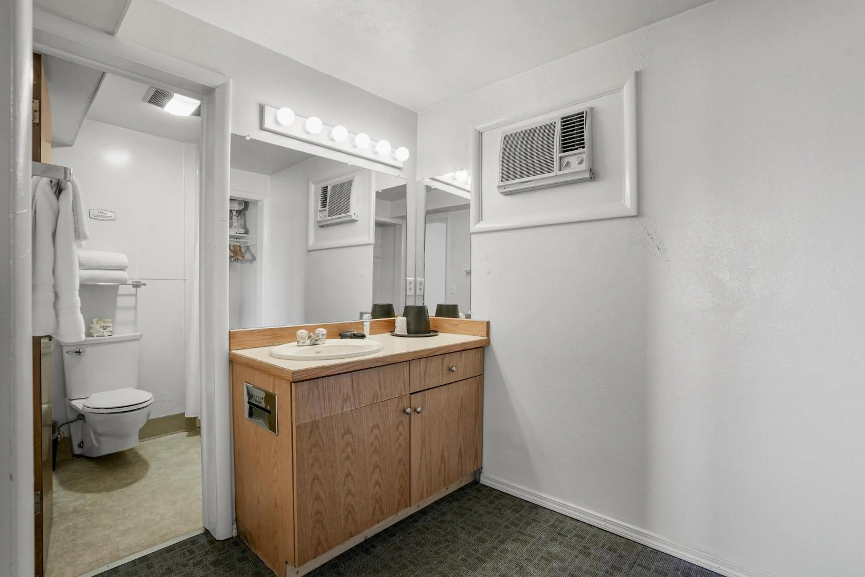 Bedroom in Americas Best Value Inn Polson