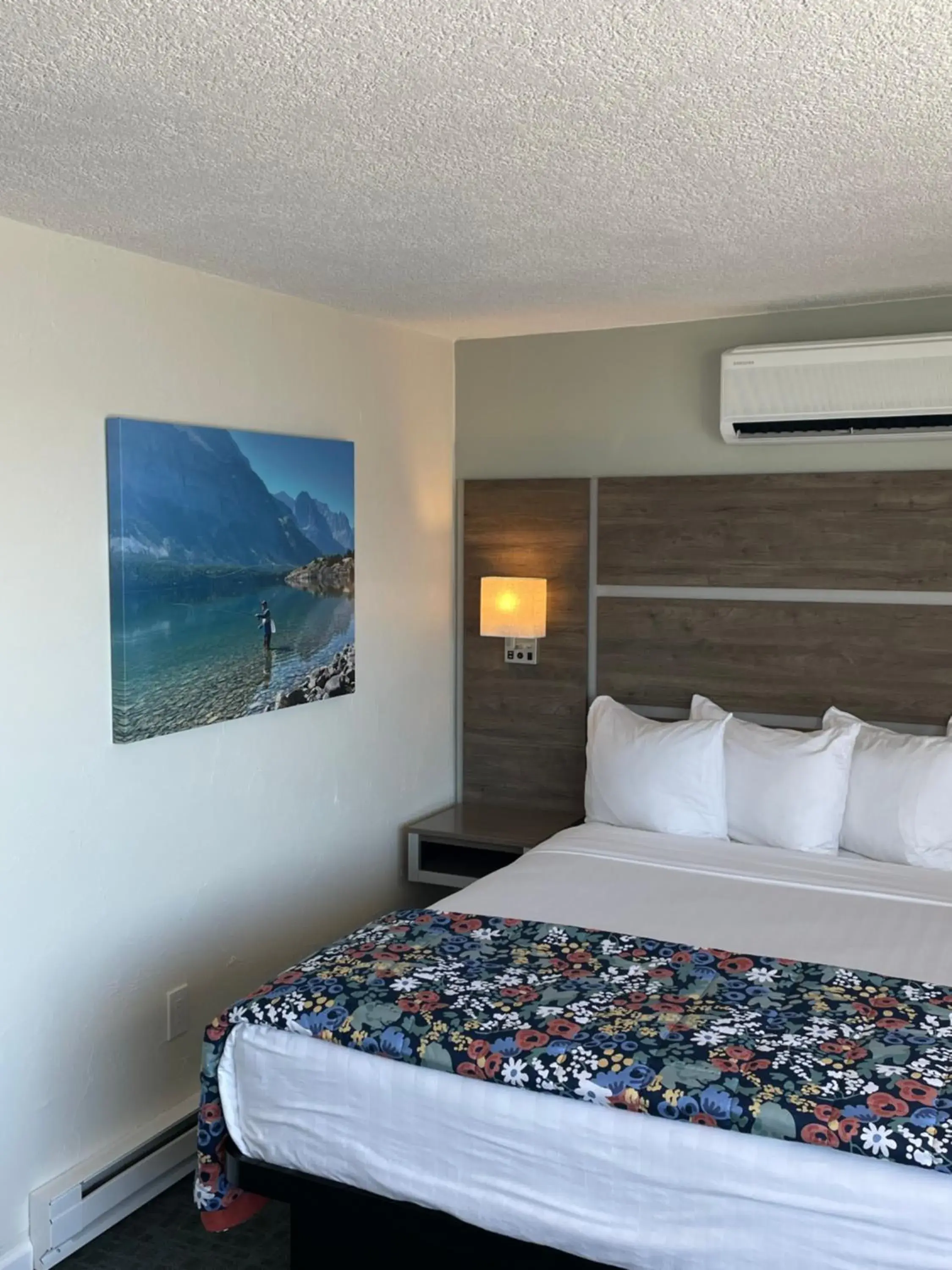 Bed in Americas Best Value Inn Polson Bed in Americas Best Value Inn Polson