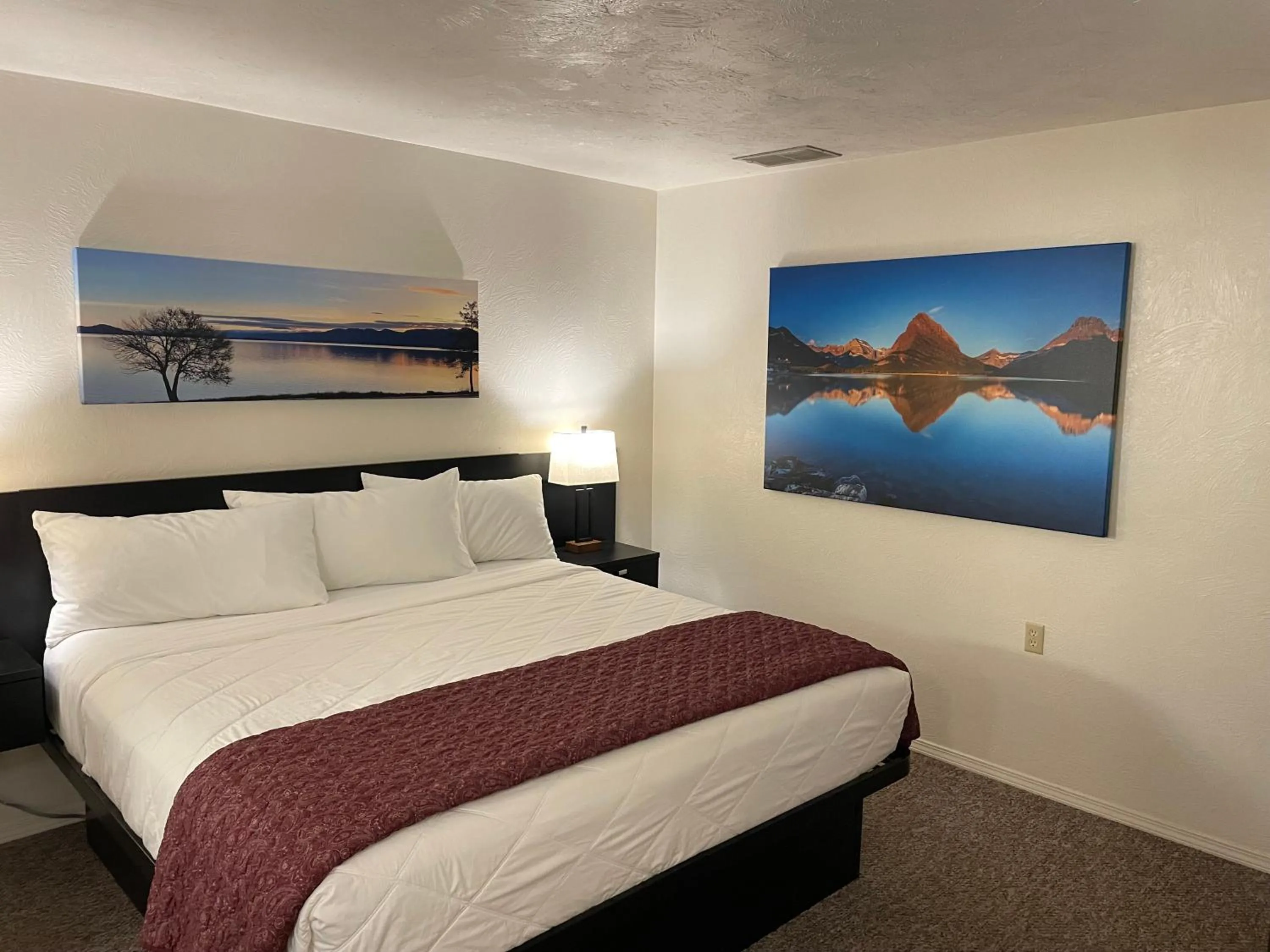 Bed in Americas Best Value Inn Polson