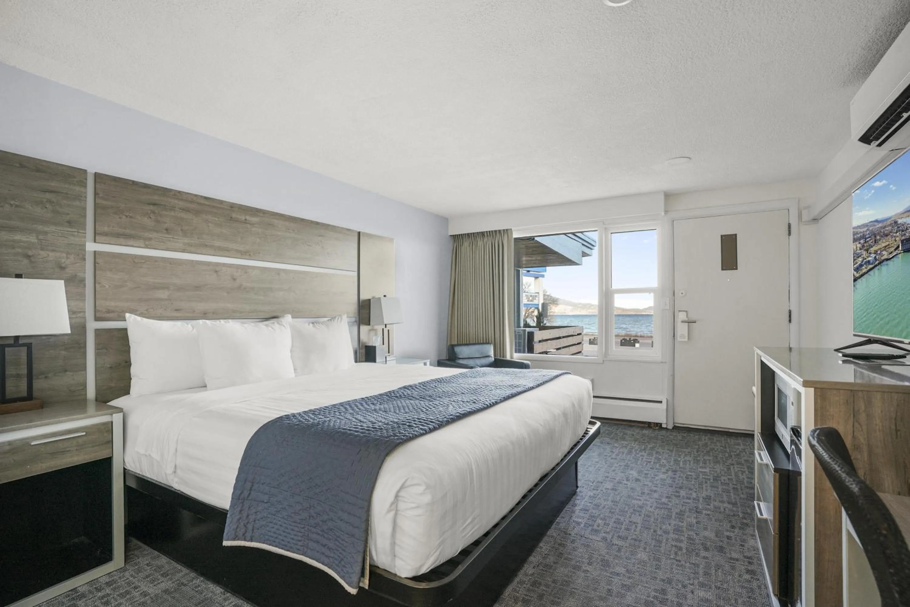 Bedroom in Americas Best Value Inn Polson